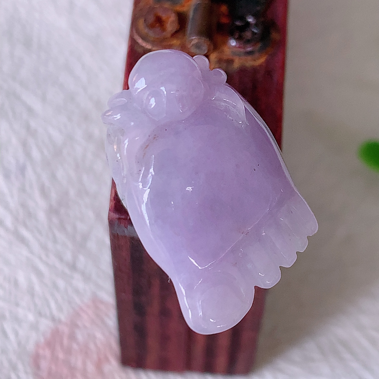 自然光实拍，冰胶紫罗兰翡翠知足常乐吊坠，翠色灵动，种老水足，寓意好，品相佳，佩戴佳品！#57.27