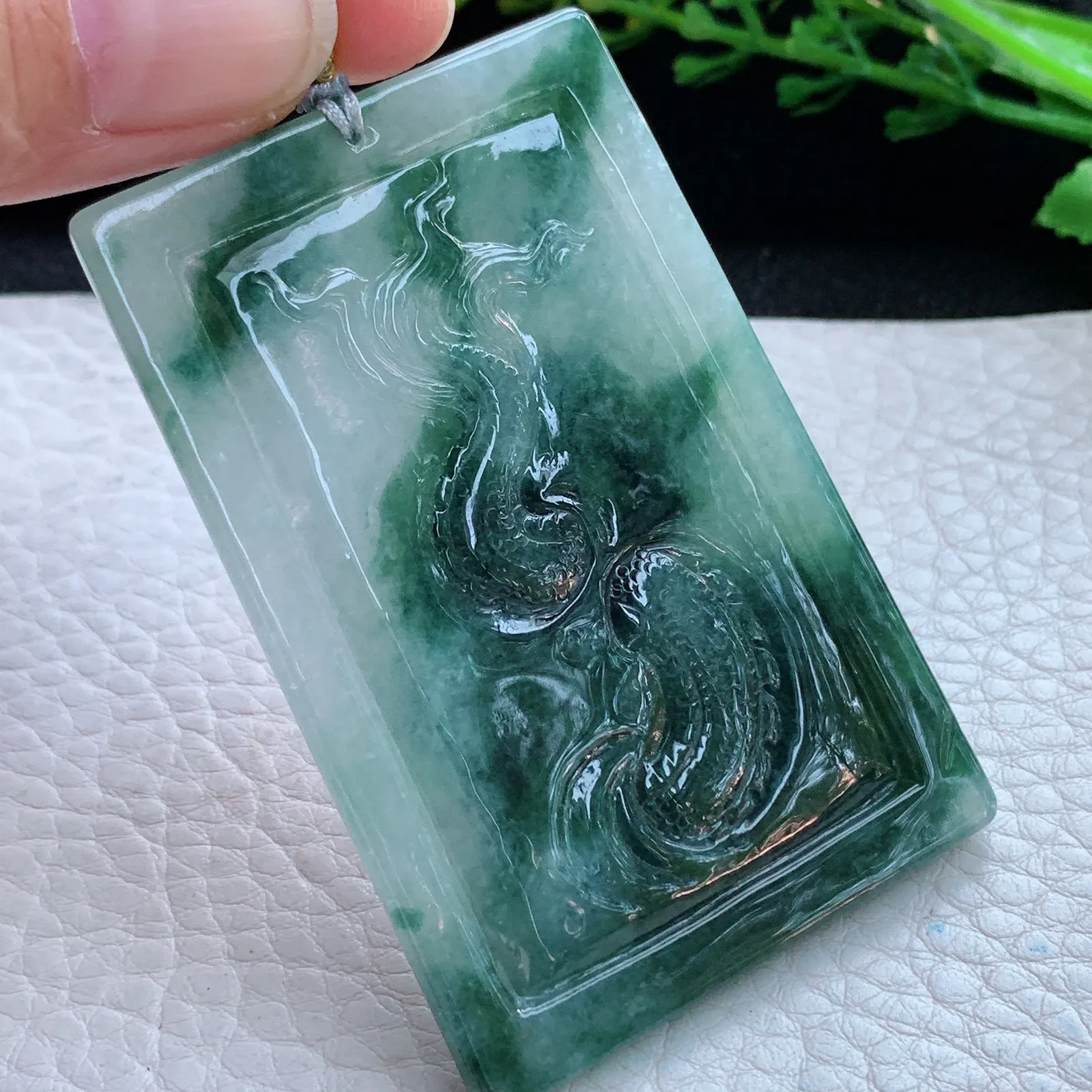 rp自然光65.2*42.6*6.8缅甸翡翠精雕冰飘花御龙关公玉吊坠 玉挂件