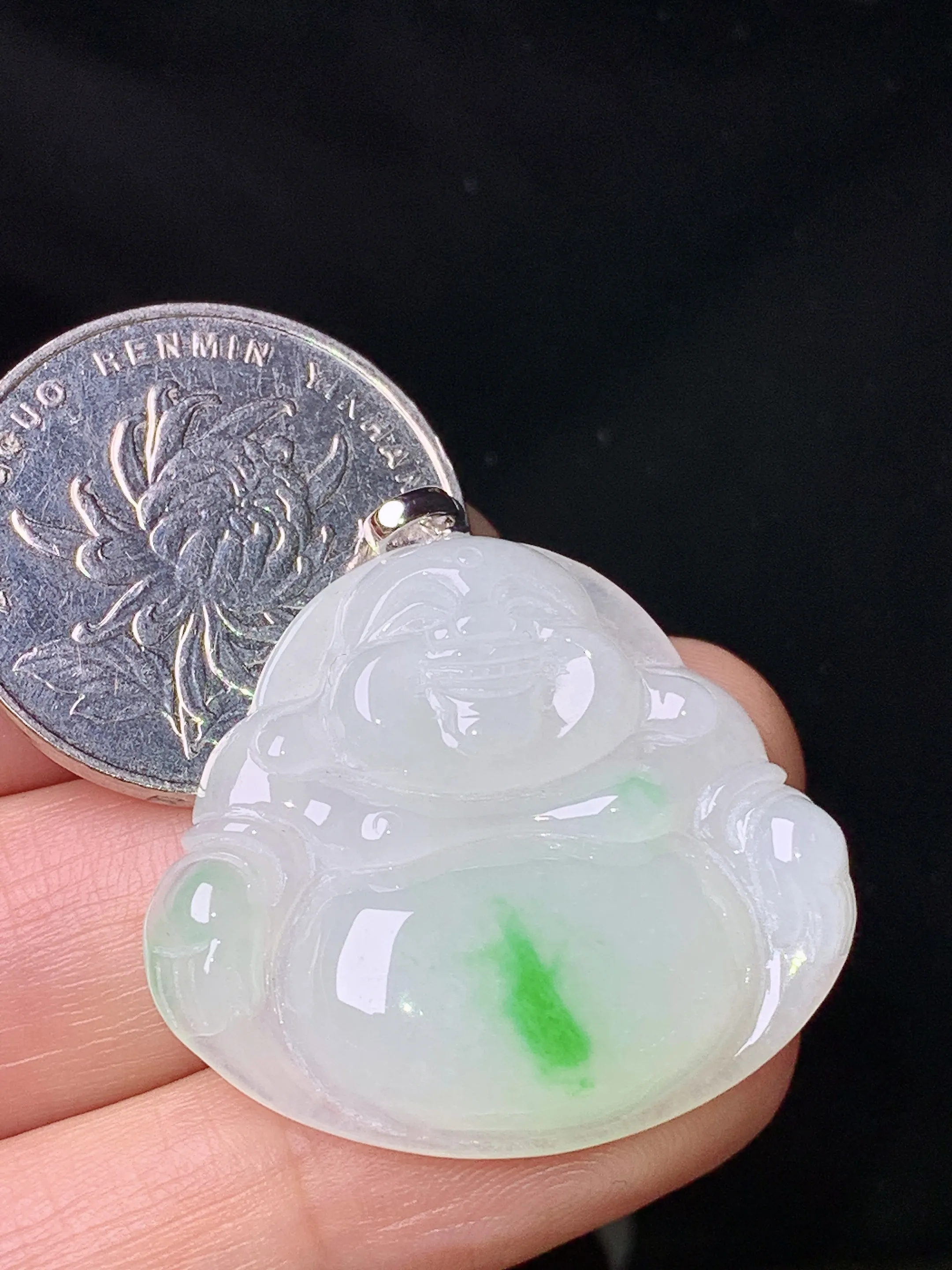 18k金镶嵌飘绿佛公吊坠 玉质细腻 色泽艳丽清新 整体尺寸34.5*32*6