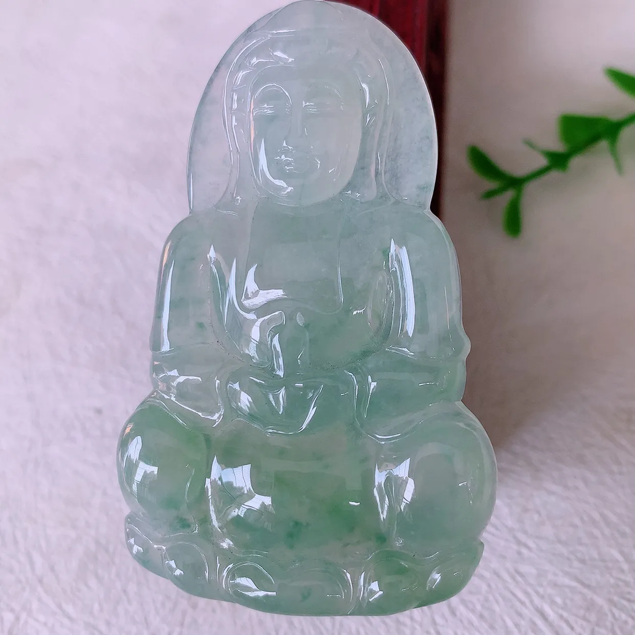 自然光实拍，大件冰种飘花翡翠观音菩萨吊坠，净瓶观音，冰透亮泽，美观亮丽，观音面相端庄#57.27