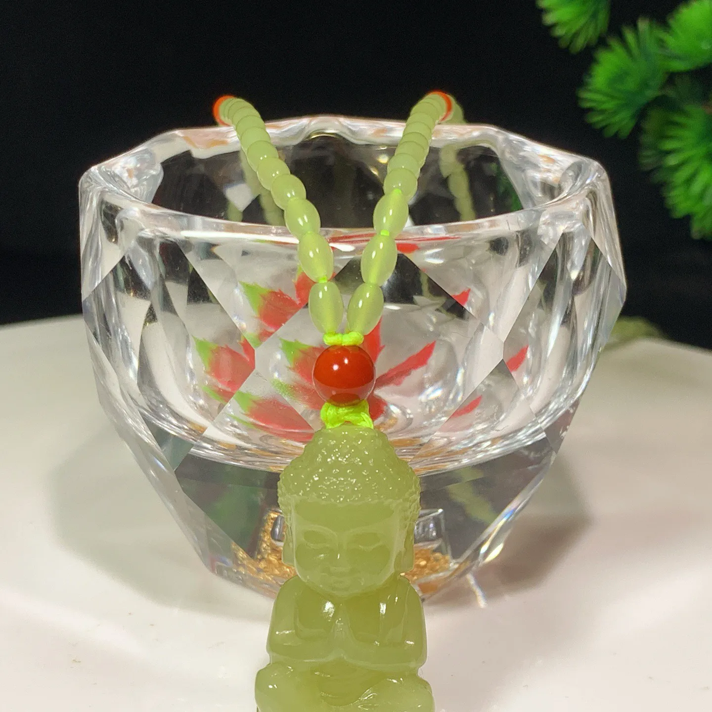 新疆和田玉若羌黄口料宝宝佛挂件。尺寸31/18/14重21.7克。玉质细腻油润。手推出油。佩戴高端典雅。lt251127