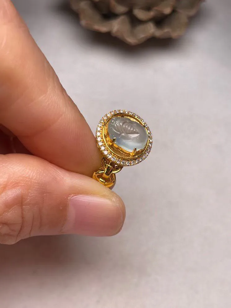 冰种貔貅戒指、真金真钻镶嵌，种水好，玉质细腻 .裸石尺寸 8.3*6.5