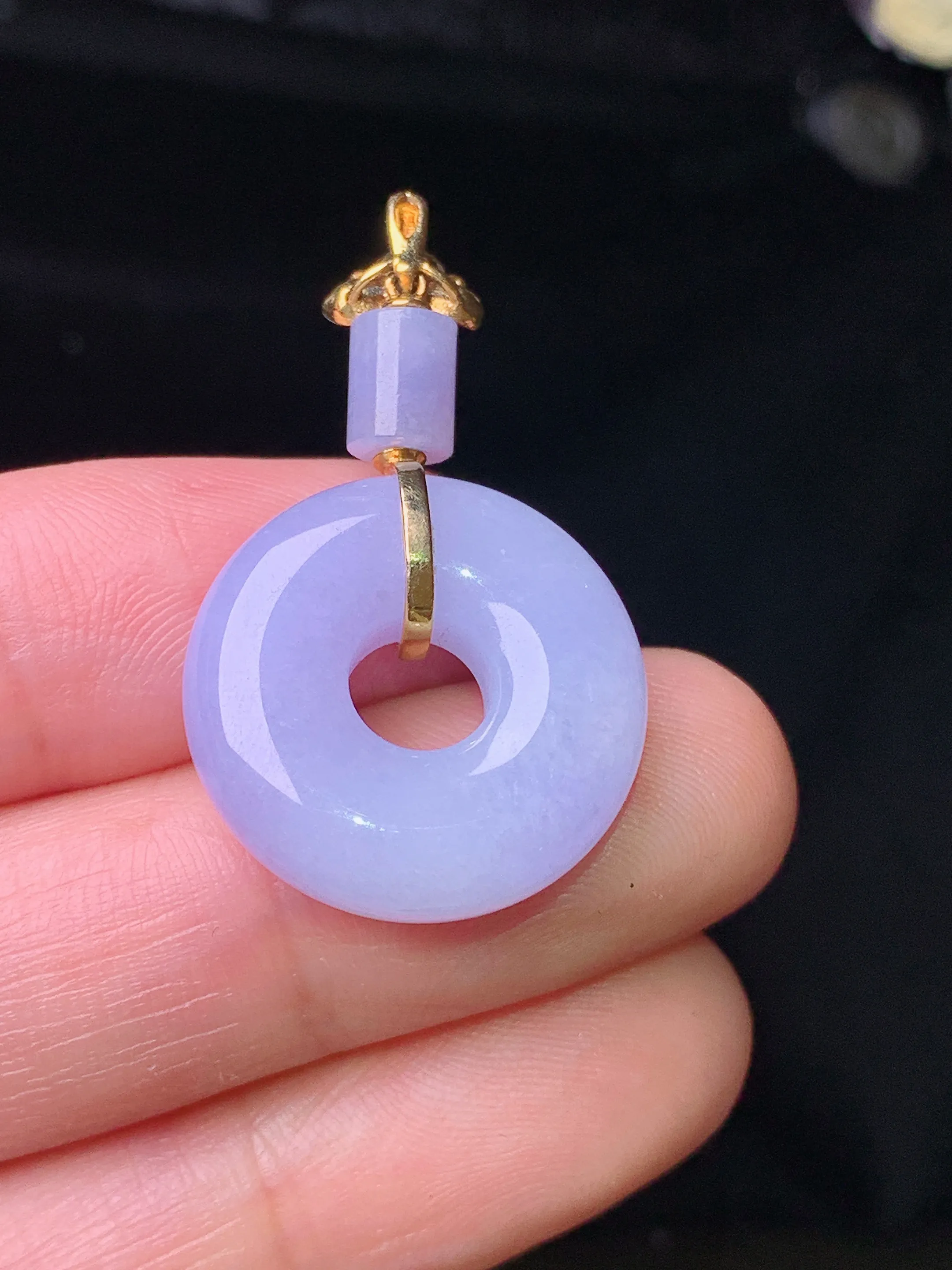 18k金钻镶嵌紫罗兰平安环吊坠 玉质细腻 色泽艳丽清新 整体尺寸33.6*29.5*6