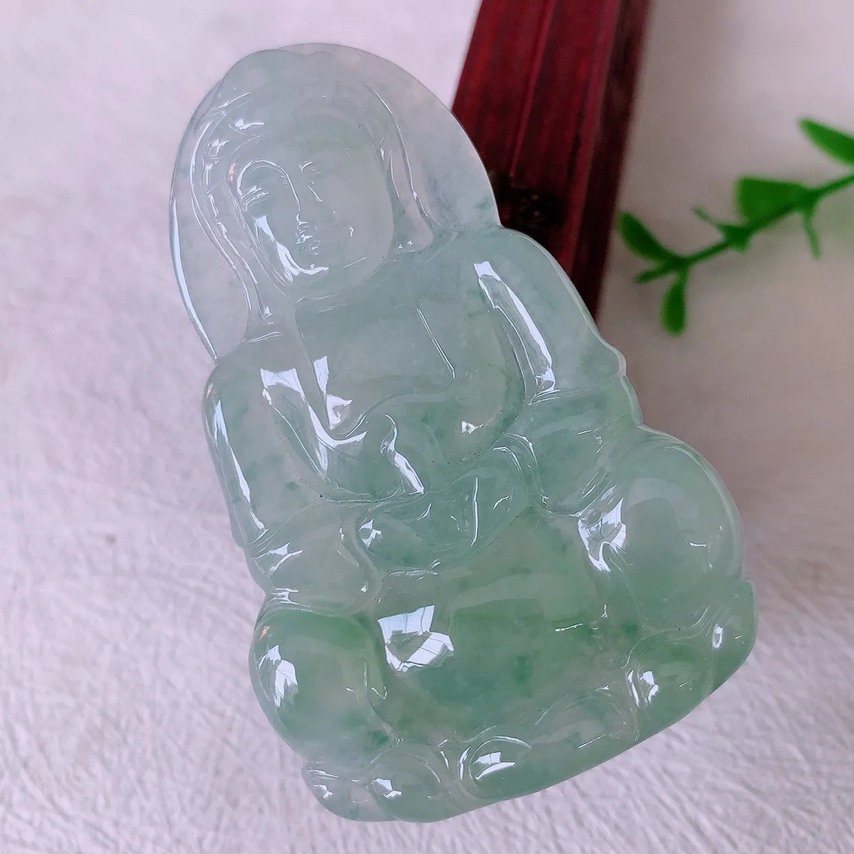 自然光实拍，大件冰种飘花翡翠观音菩萨吊坠，净瓶观音，冰透亮泽，美观亮丽，观音面相端庄#57.27