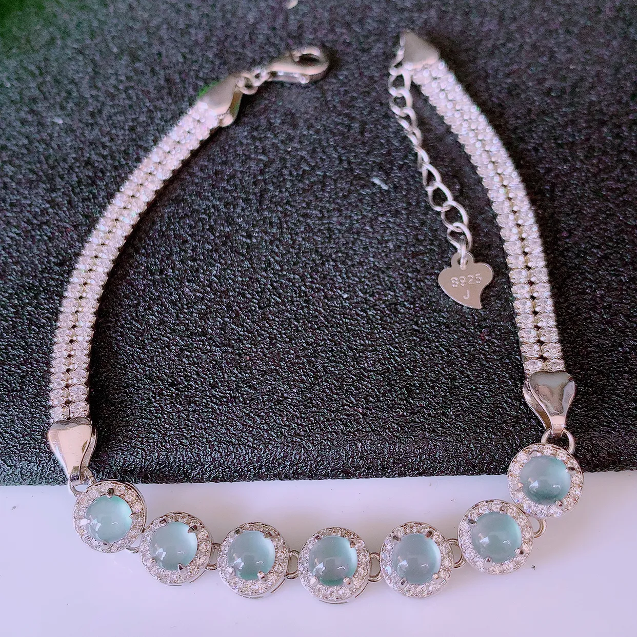 冰透满绿翡翠925银镶嵌手链，自然光实拍，翠色灵动，颜色漂亮，种老水足，品相佳，佩戴佳品！#97.27取一整体6.5*6.5*5.2裸裸4.2*4.2