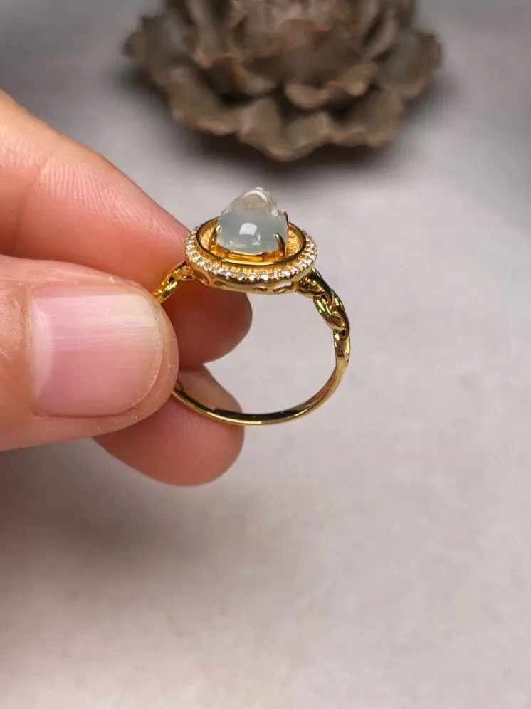 冰种貔貅戒指、真金真钻镶嵌，种水好，玉质细腻 .裸石尺寸 8.3*6.5