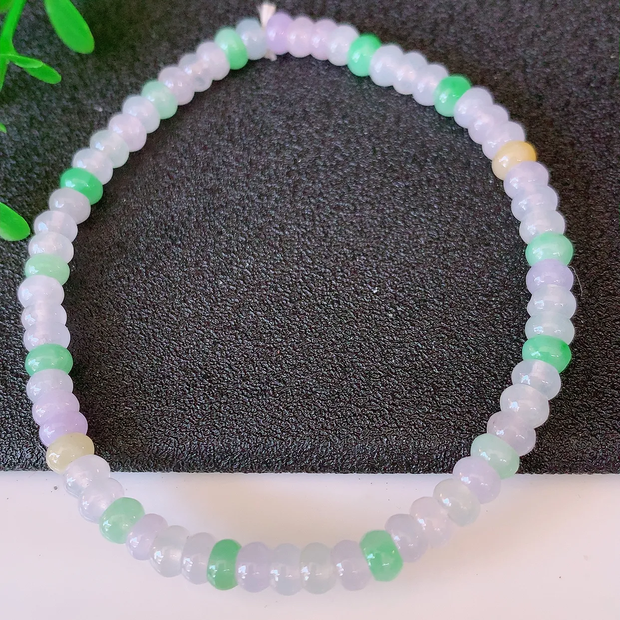 自然光实拍，冰种多宝翡翠手链，多彩翡翠手串，颜色丰富，料子细腻，高档大气，自戴送礼佳品！#46.25