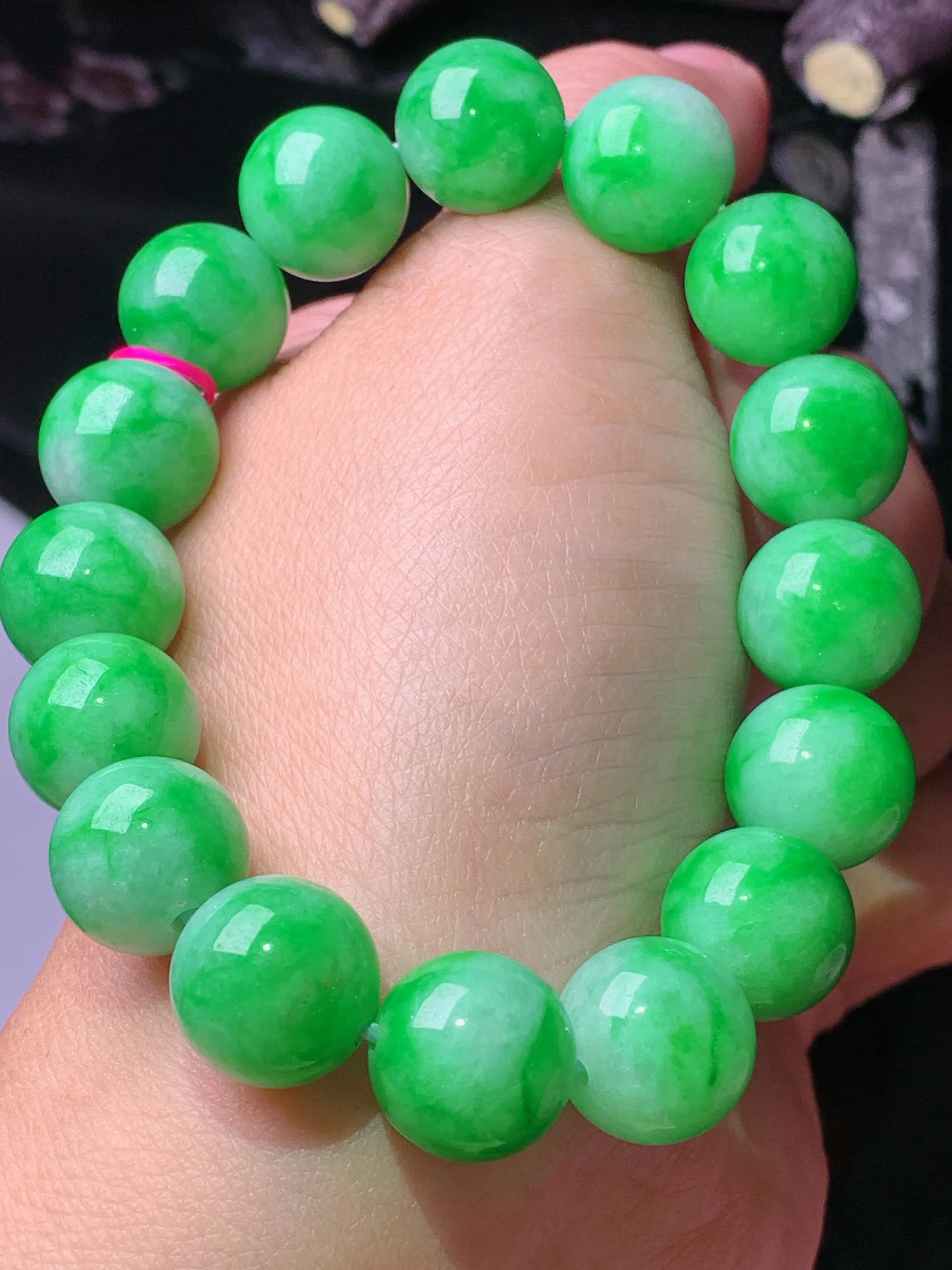 果绿圆珠手链 玉质细腻 色泽艳丽清新 整体尺寸11.8
