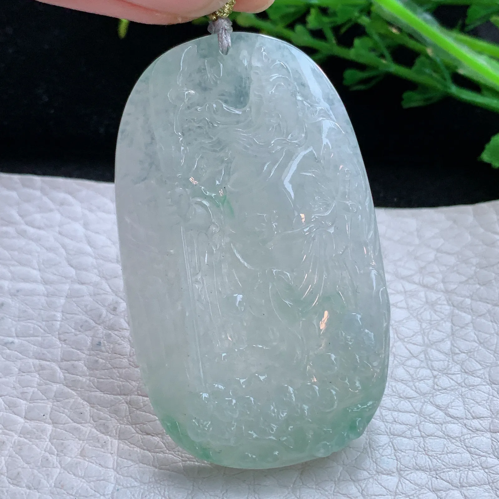 rp自然光56*33.8*6.8缅甸翡翠精雕清新冰润关二爷 关公玉吊坠 玉挂件