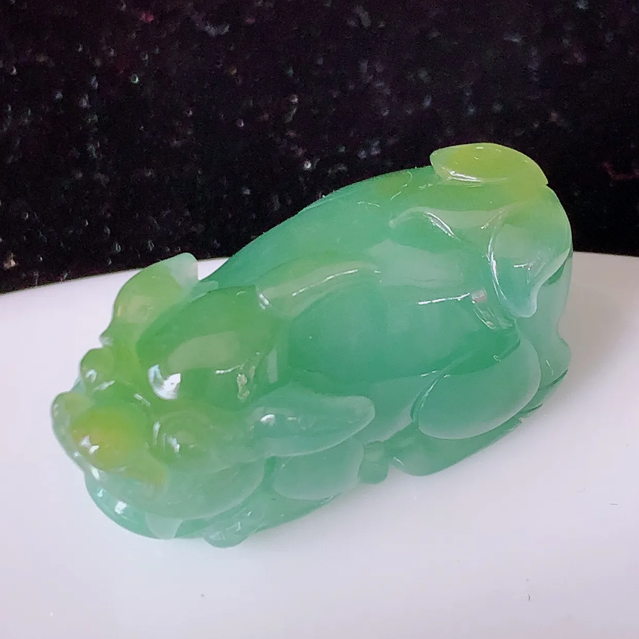 自然光实拍，冰胶双彩翡翠招财貔貅吊坠，民间有“一摸貔貅运程旺盛，再摸貔貅财运滚滚，三摸貔貅平步青云 ”的美好祝愿。#46.27