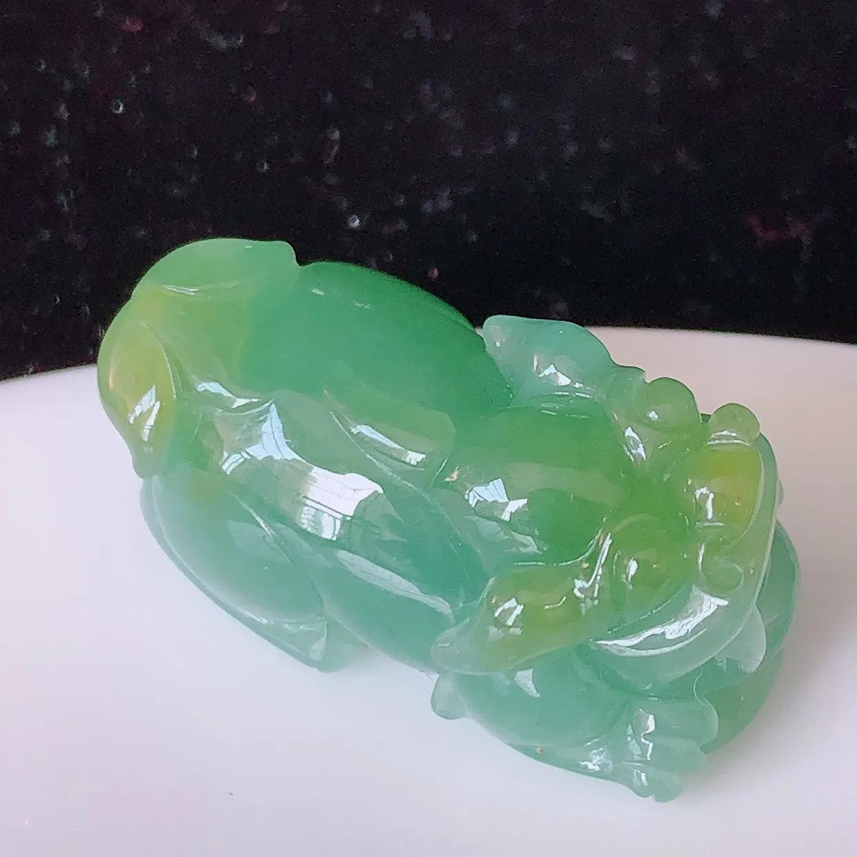 自然光实拍，冰胶双彩翡翠招财貔貅吊坠，民间有“一摸貔貅运程旺盛，再摸貔貅财运滚滚，三摸貔貅平步青云 ”的美好祝愿。#46.27