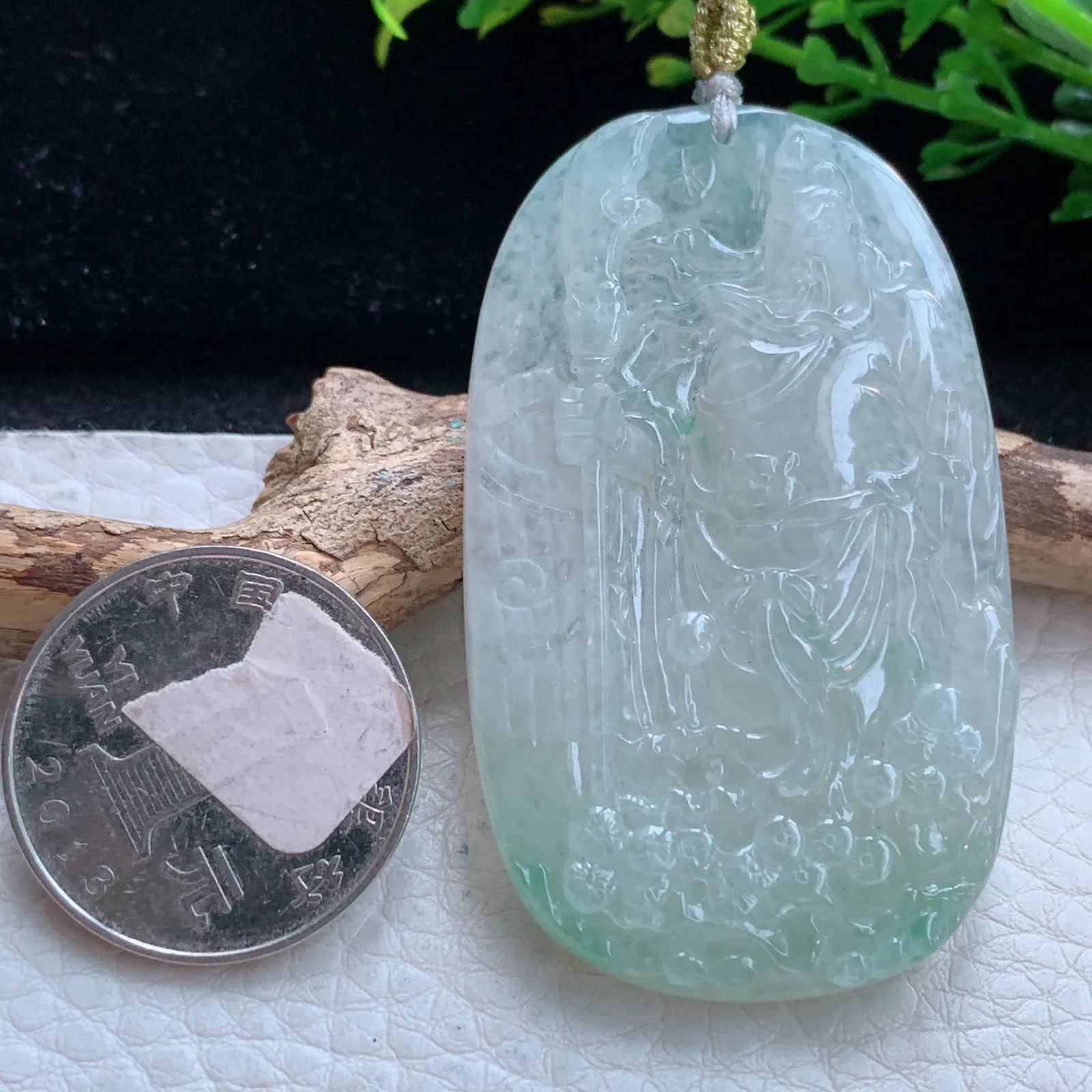 rp自然光56*33.8*6.8缅甸翡翠精雕清新冰润关二爷 关公玉吊坠 玉挂件