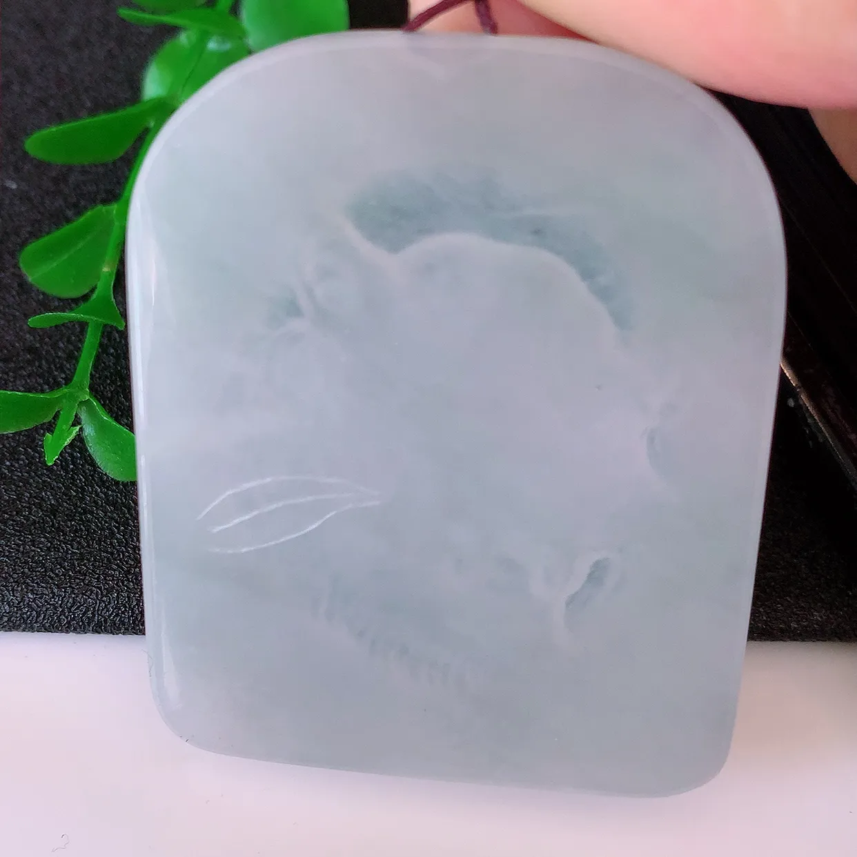 自然光实拍，冰胶翡翠生肖虎牌吊坠，种老水足，雕工精湛 ，寓意美好，佩戴时尚出众！#60.25