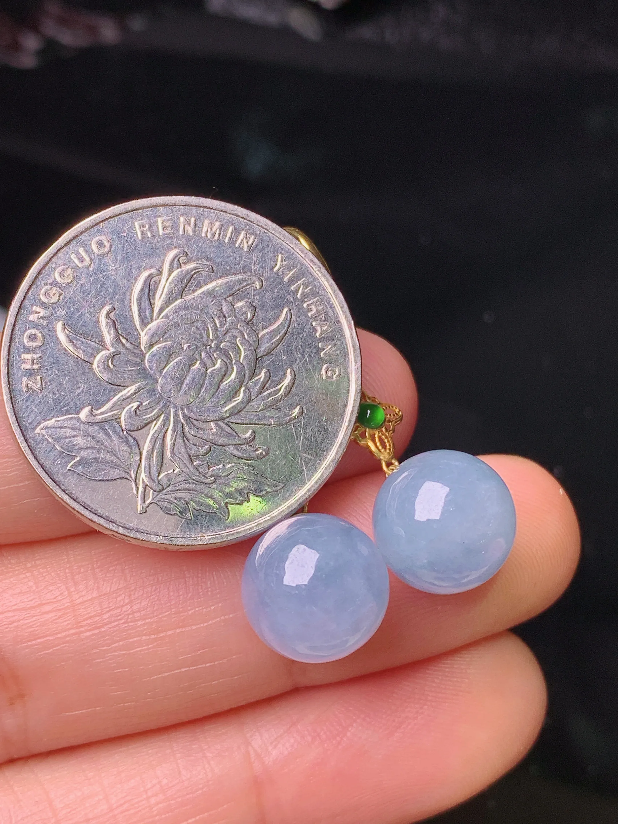 18k金镶嵌紫罗兰圆珠耳坠 玉质细腻 色泽艳丽清新 整体尺寸30.6*9.8