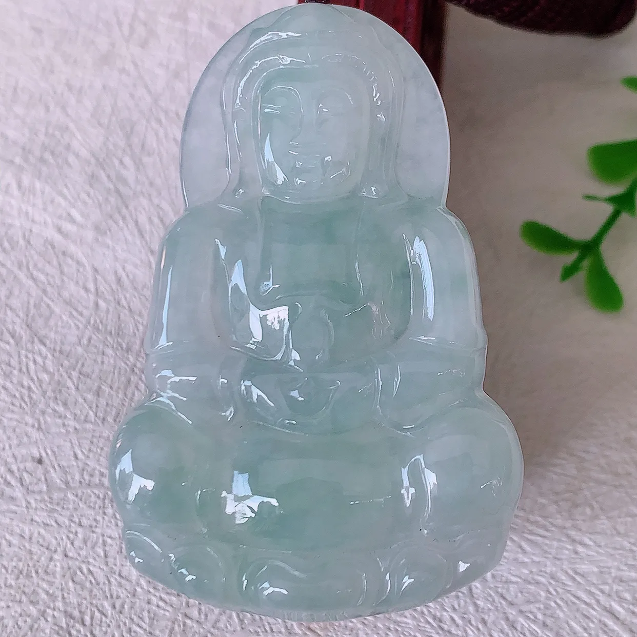 自然光实拍，冰种翡翠观音菩萨吊坠，净瓶观音，冰透亮泽，美观亮丽，观音面相端庄#46.27