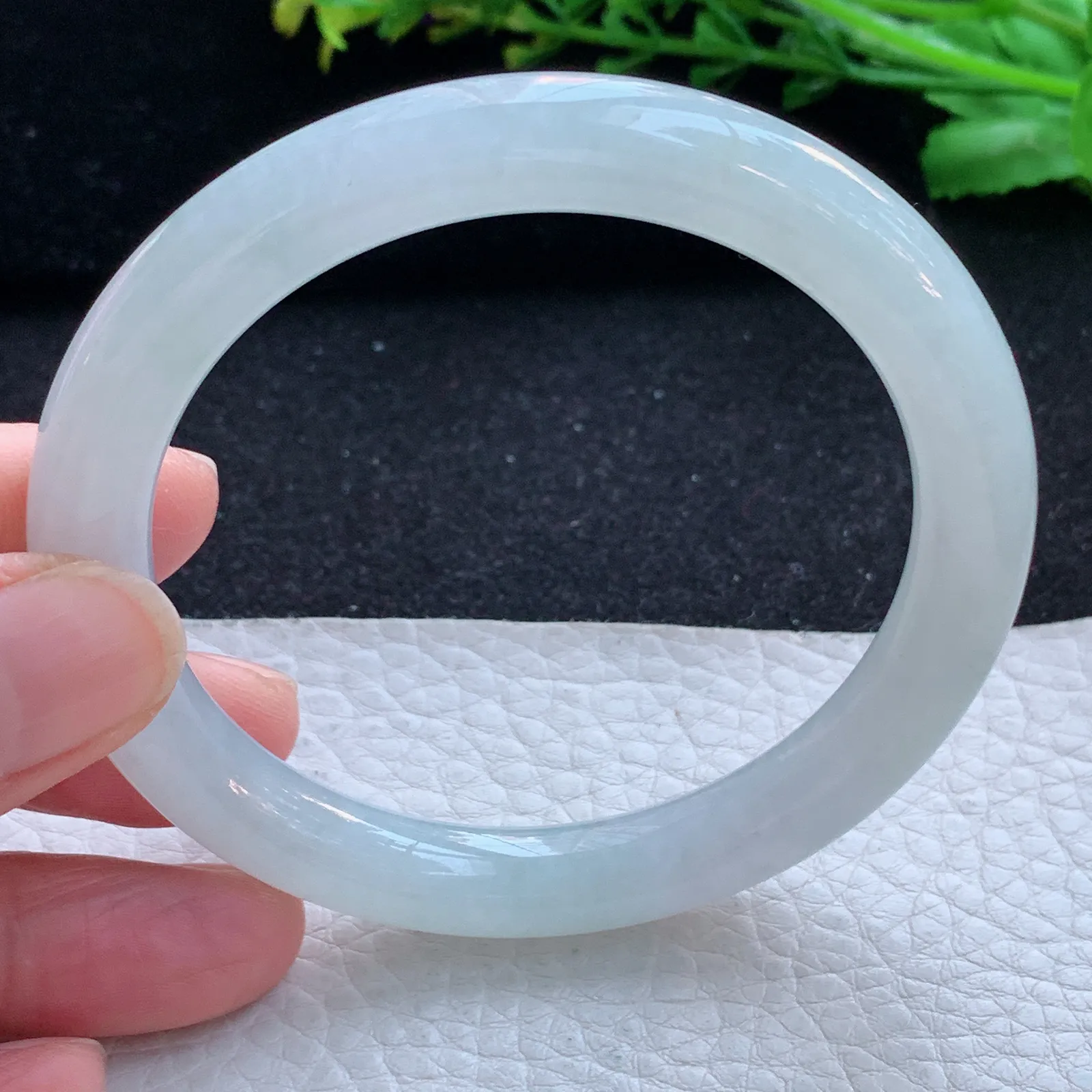 r自然光57.5*9*8.7美人镯 缅甸翡翠a货玉手镯冰润白月光圆条玉手环