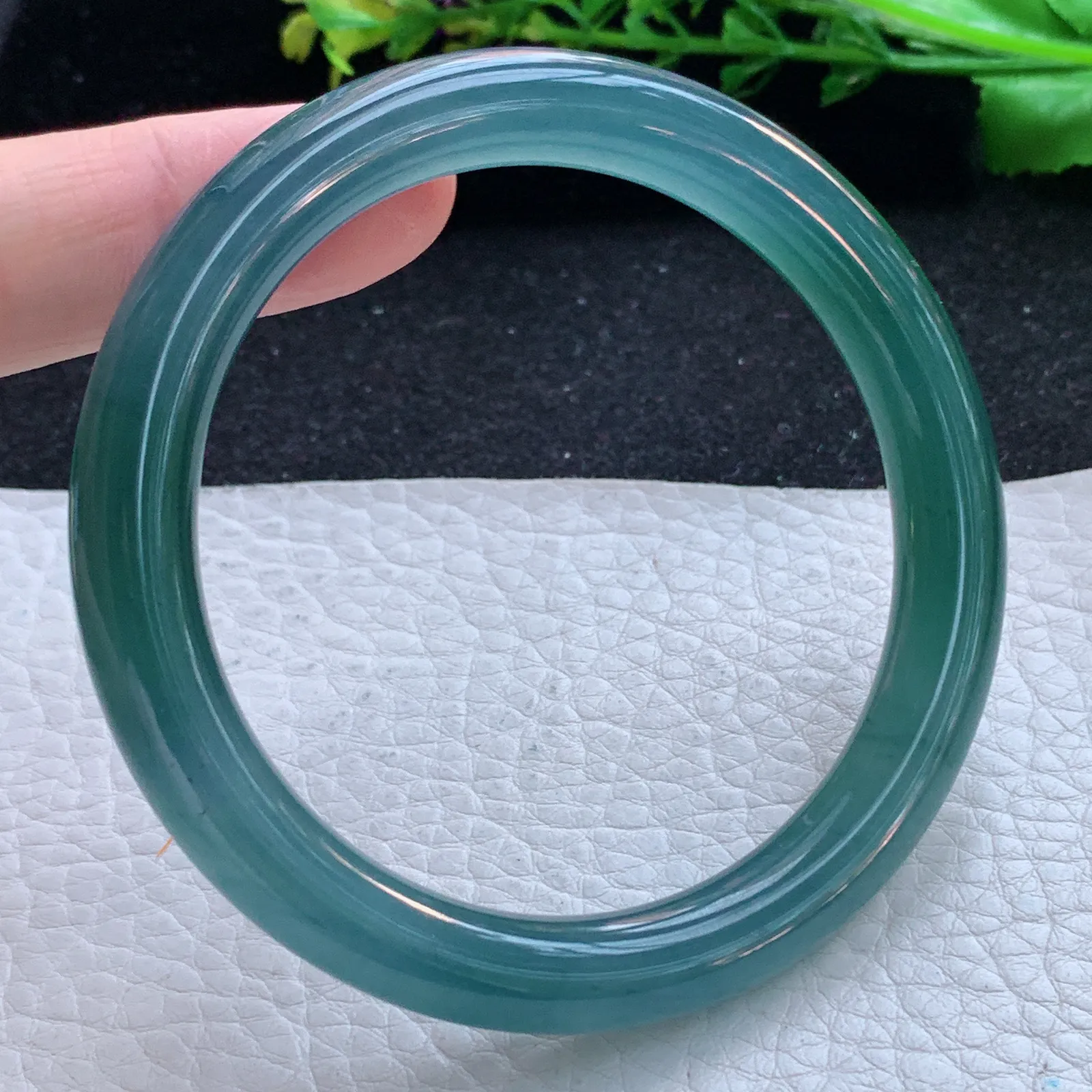 yh自然光57.5*8.8*8.6美人镯 翡翠a货玉手镯冰蓝圆条玉手环