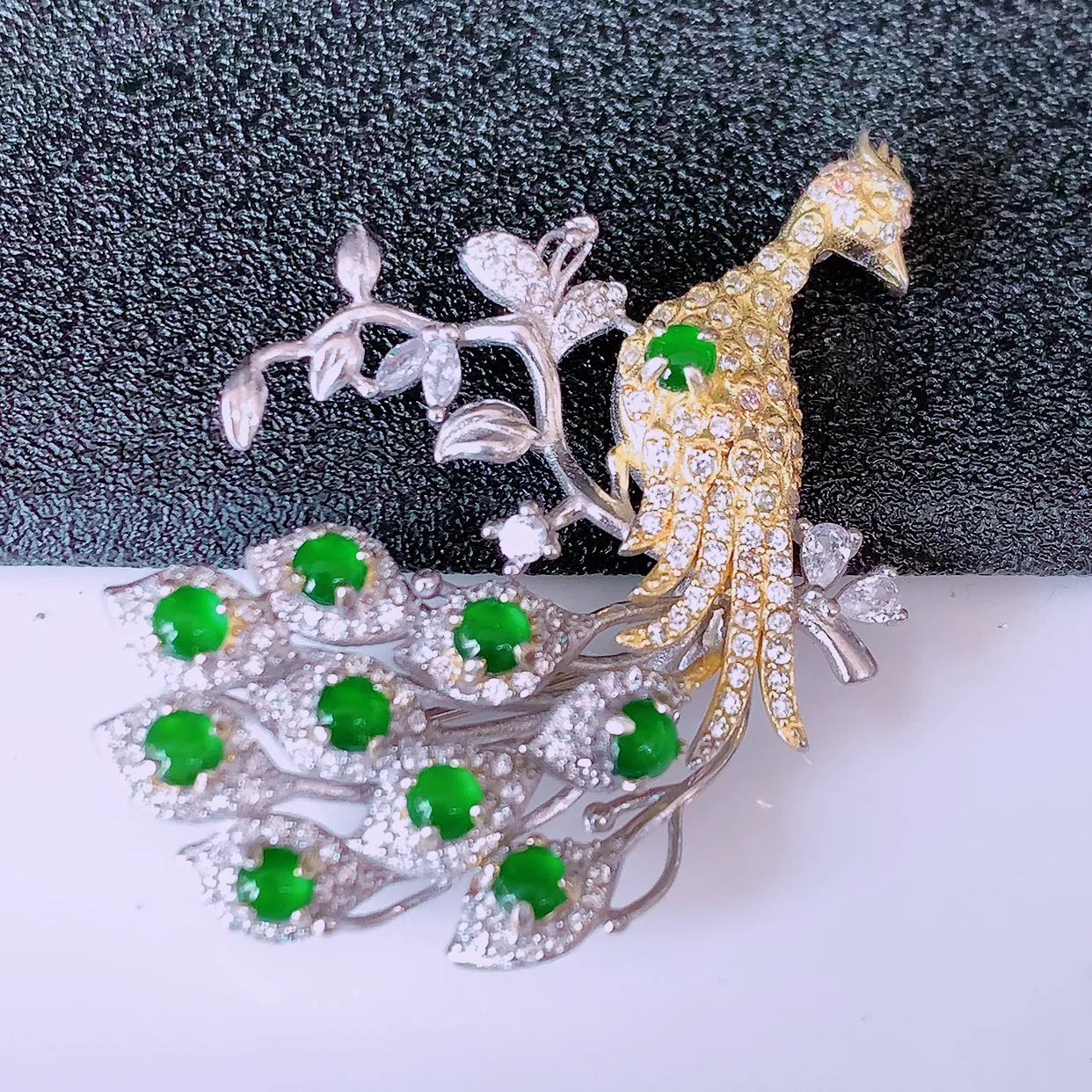 冰透满绿翡翠925银镶嵌凤凰胸针，自然光实拍，翠色灵动，颜色漂亮，种老水足，品相佳，佩戴佳品！#97.27整体45*29*9.5裸裸3*3