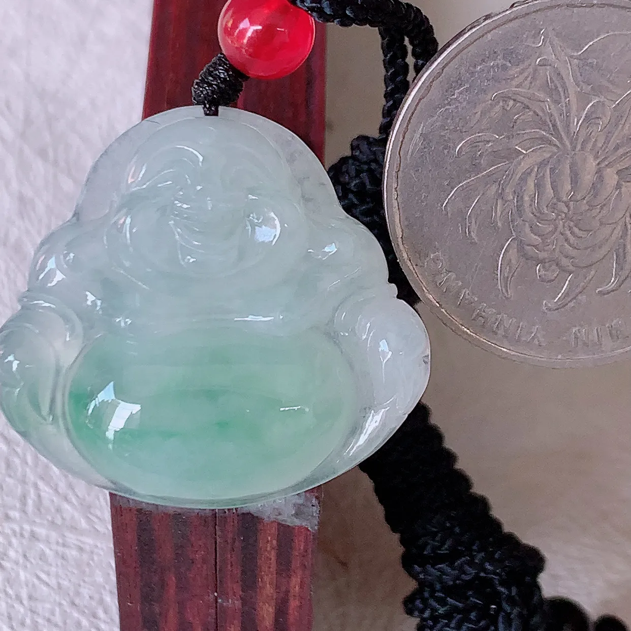 自然光实拍，冰种飘花翡翠佛公吊坠，玉笑佛，饱满，开脸喜庆，配戴优雅迷人！#46.27