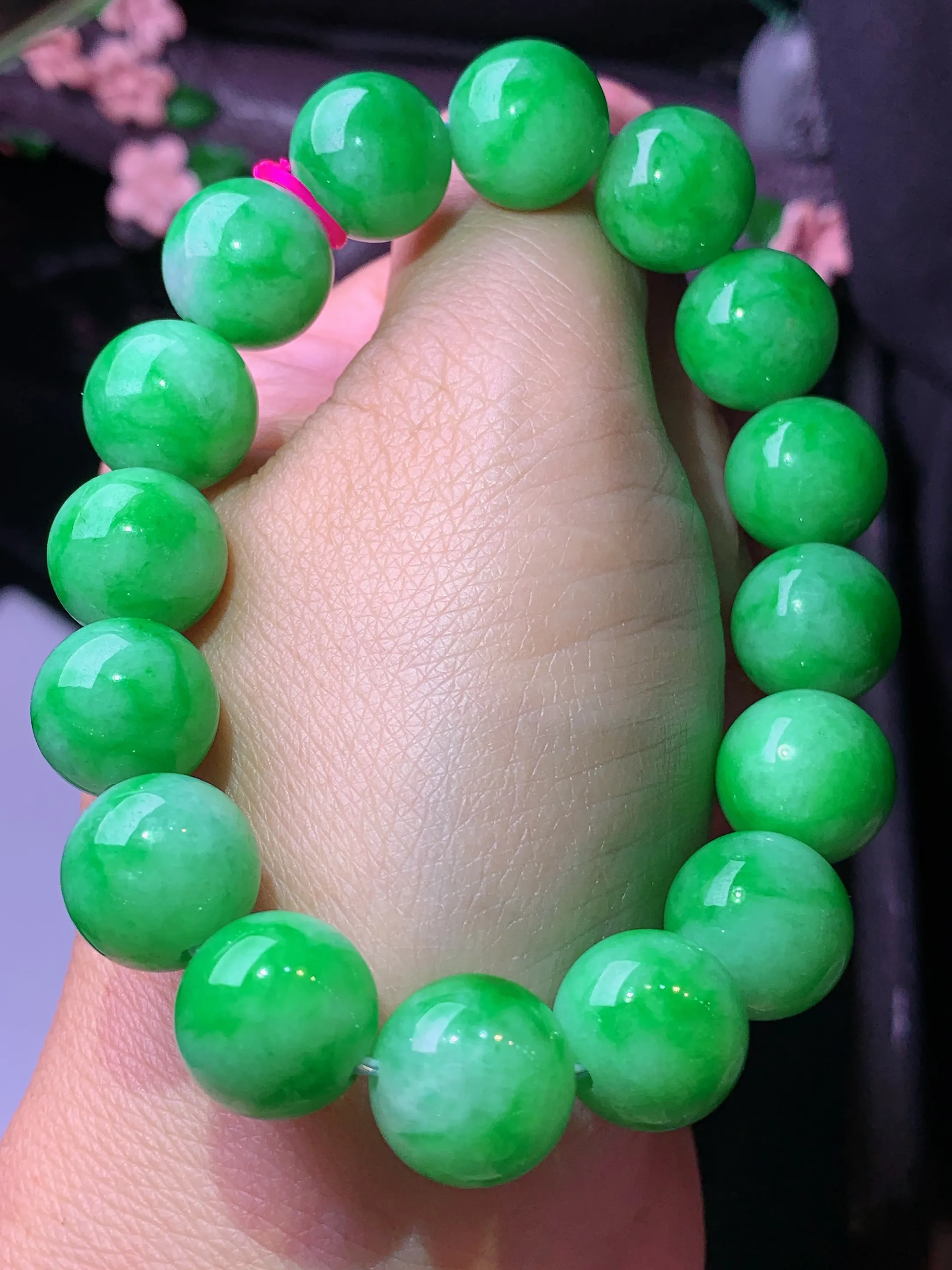 果绿圆珠手链 玉质细腻 色泽艳丽清新 整体尺寸11.8