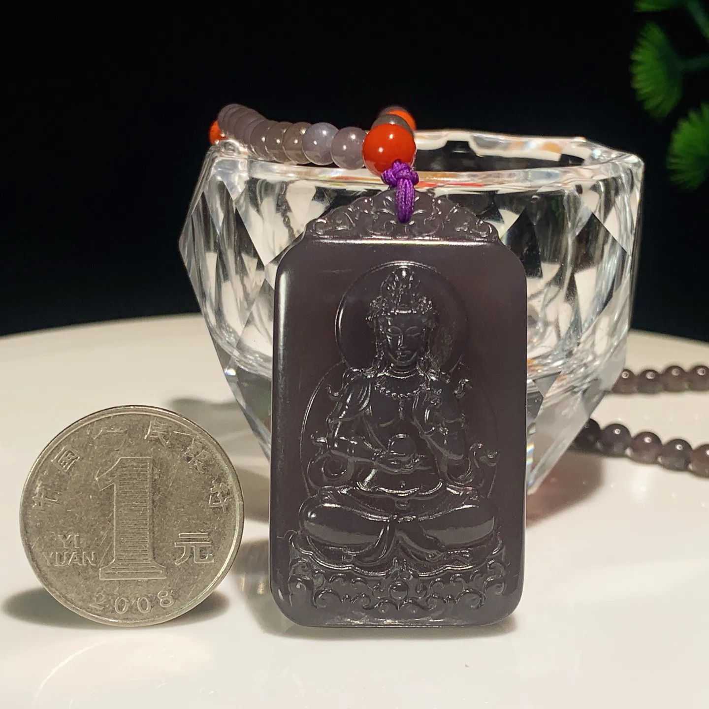 和田玉紫罗兰坐莲观音牌子挂件。尺寸49/29/10重54.3克。玉质细腻油润。手推出油。佩戴高端典雅。lt251127