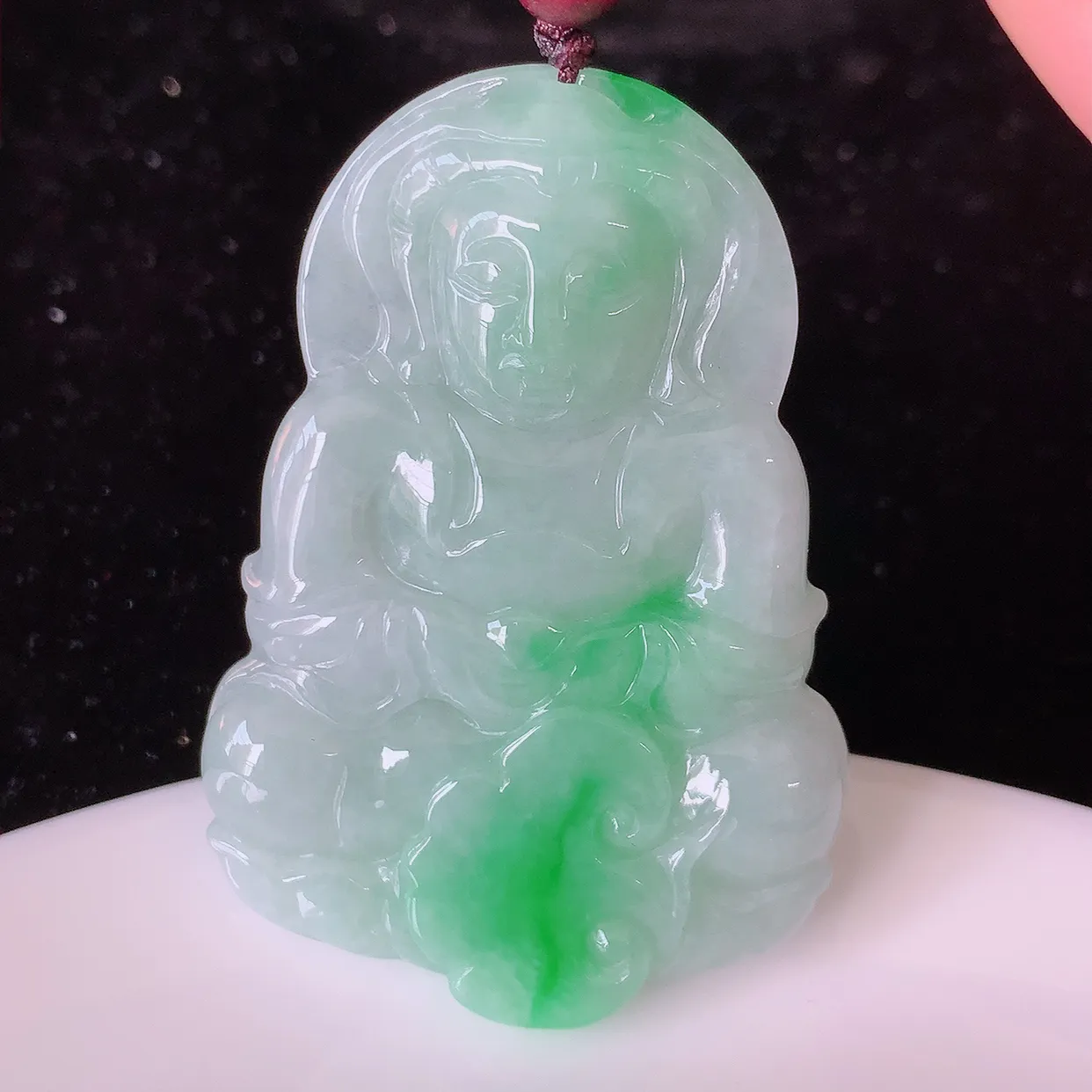 自然光实拍，冰润飘绿翡翠观音菩萨吊坠，赐福观音，玉润通透，慈祥端庄！#46.27