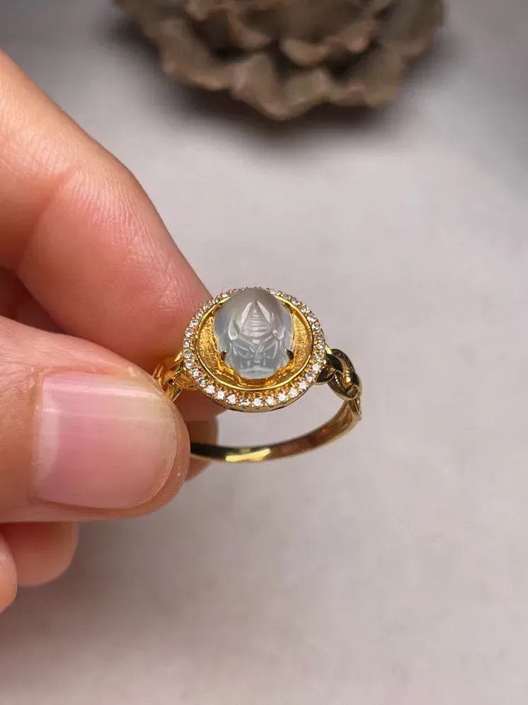 冰种貔貅戒指、真金真钻镶嵌，种水好，玉质细腻 .裸石尺寸 8.3*6.5