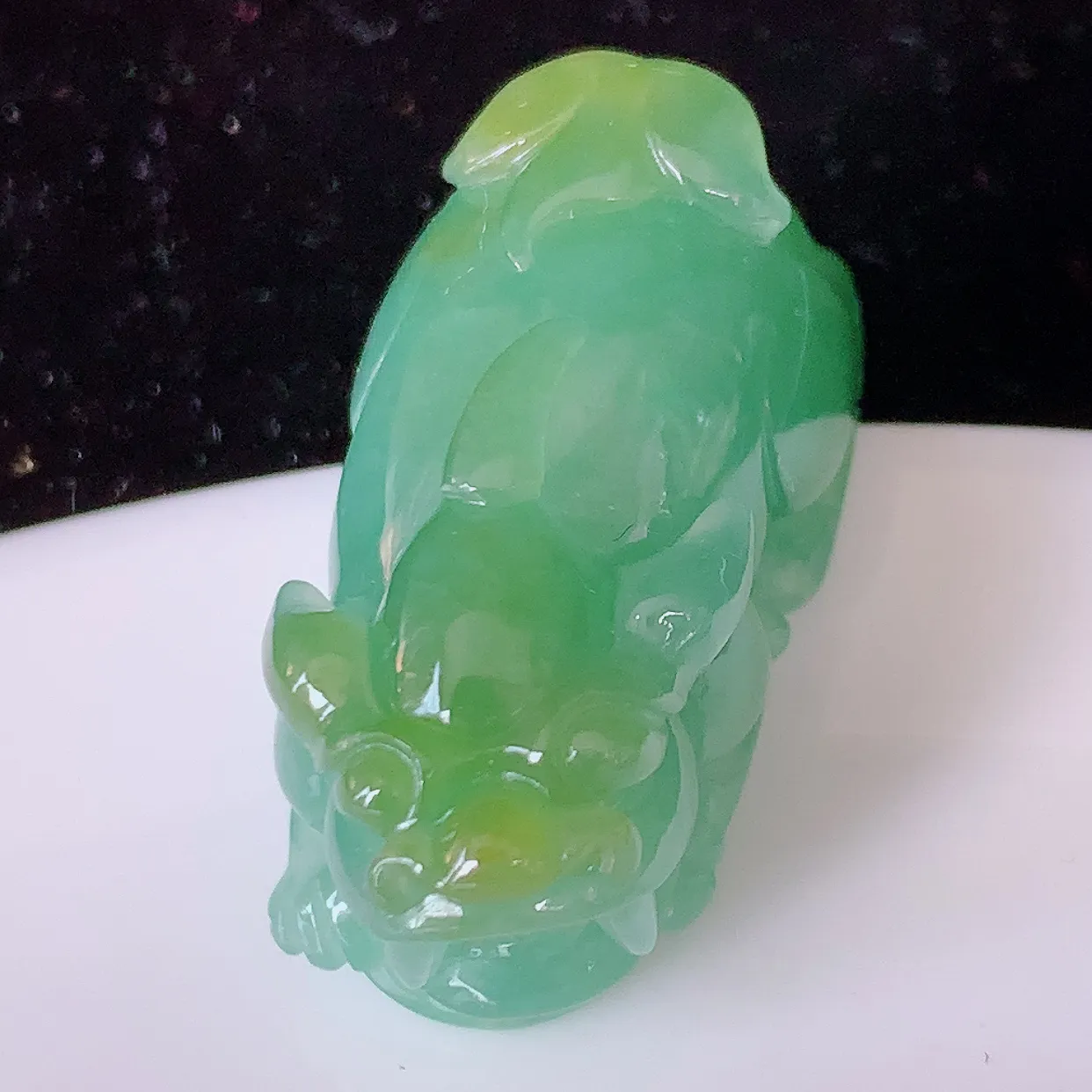 自然光实拍，冰胶双彩翡翠招财貔貅吊坠，民间有“一摸貔貅运程旺盛，再摸貔貅财运滚滚，三摸貔貅平步青云 