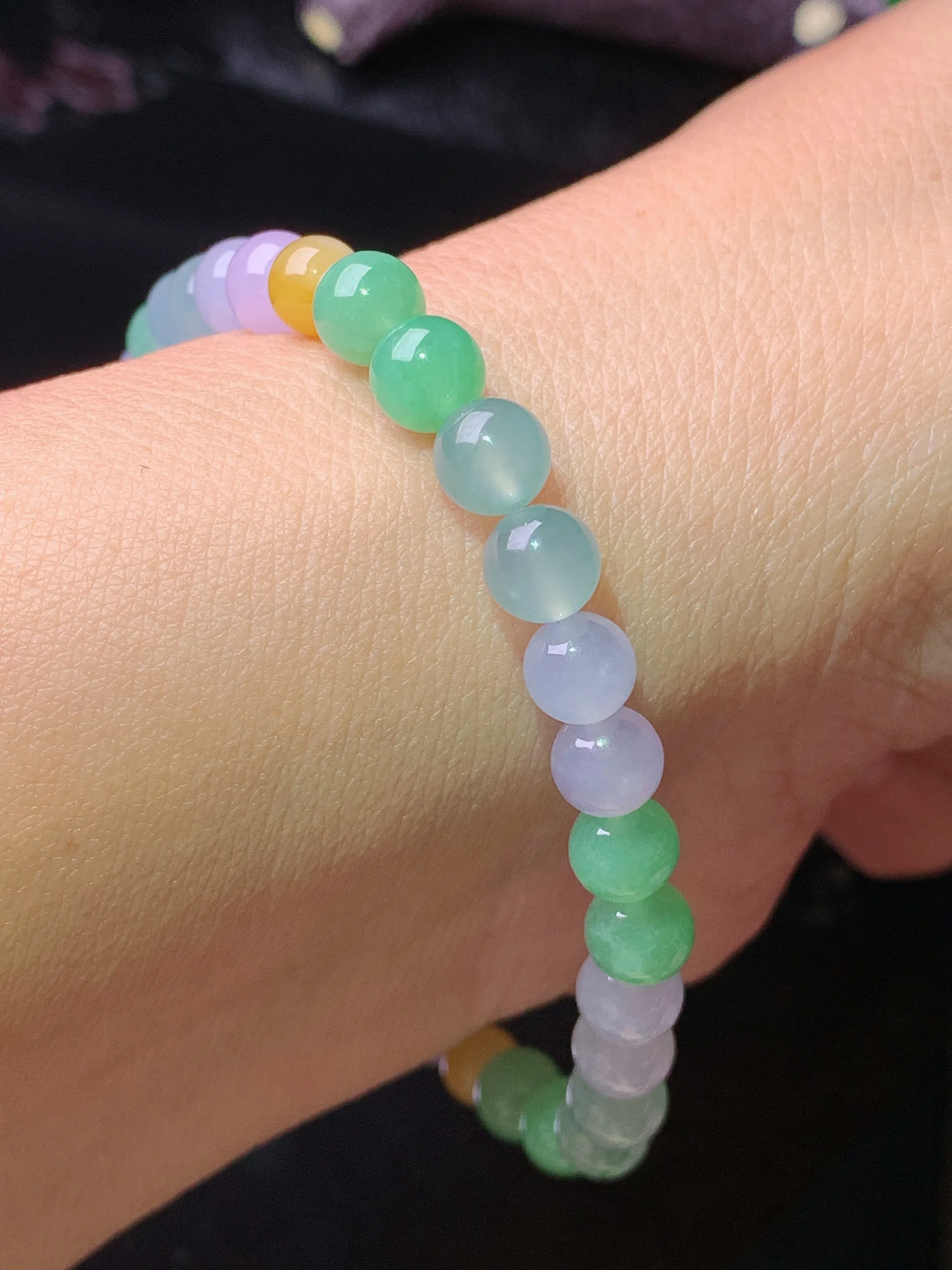 多彩圆珠手链 玉质细腻 色泽艳丽清新 整体尺寸6