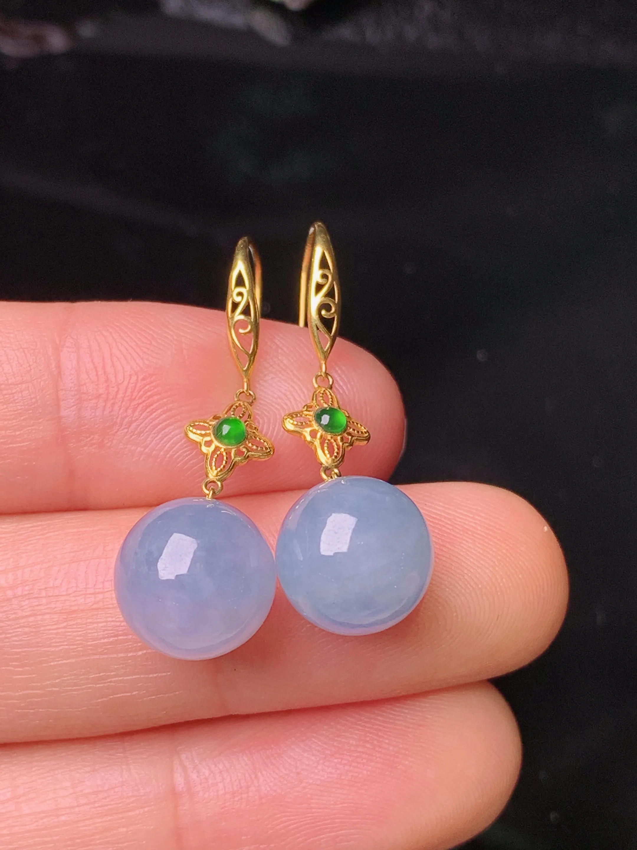 18k金镶嵌紫罗兰圆珠耳坠 玉质细腻 色泽艳丽清新 整体尺寸30.6*9.8