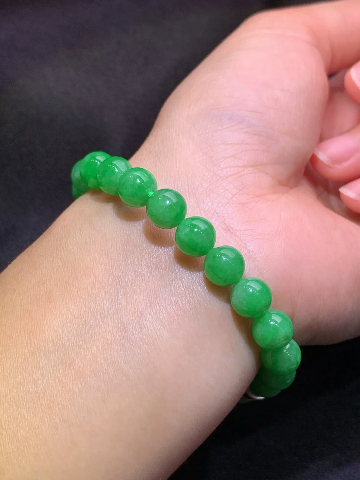 阳绿圆珠手串，手链，冰润色阳，玉质细腻，种水足 尺寸7.8