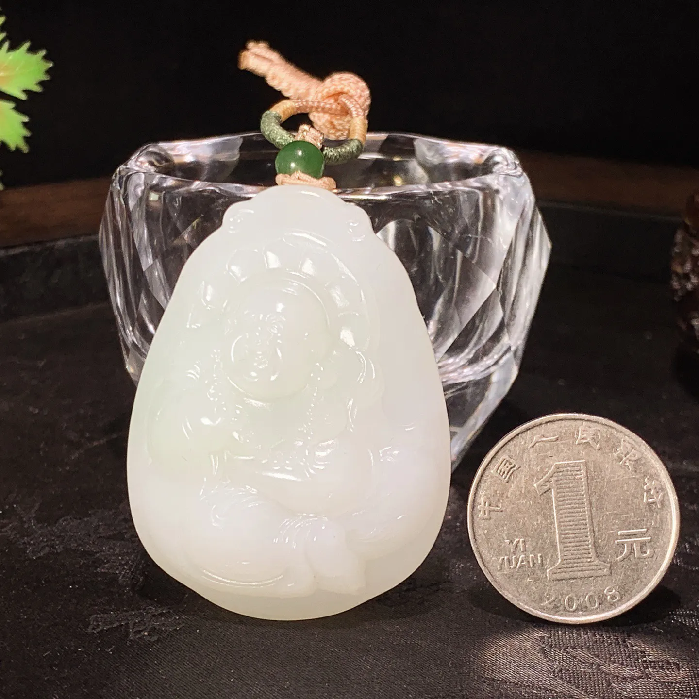 和田玉白玉羊脂白佛引福来挂件。尺寸52/39/16重53克。白度一级。玉质细腻油润。手推出油。佩戴高端典雅。lt251127