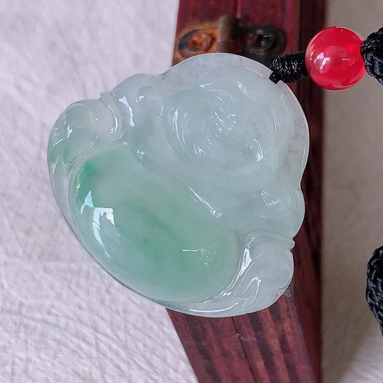 自然光实拍，冰种飘花翡翠佛公吊坠，玉笑佛，饱满，开脸喜庆，配戴优雅迷人！#46.27