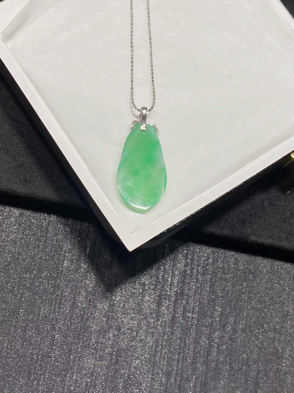 甜绿·叶子 18k金伴钻，厚度不错，鲜活明媚的绿，真的甜到心巴上了～