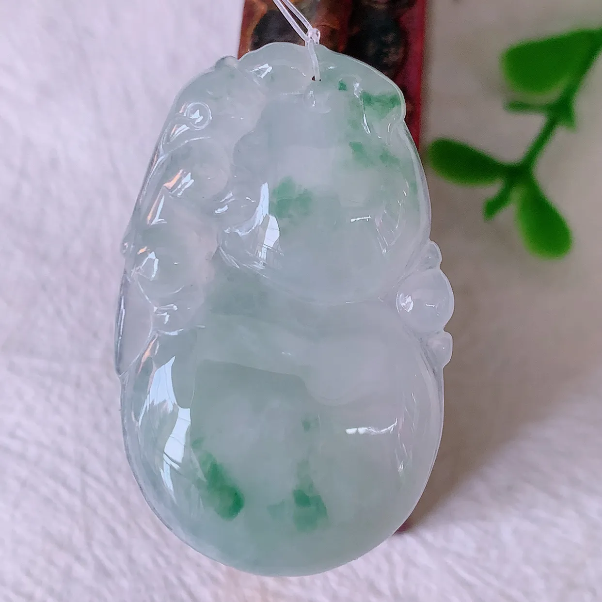 自然光实拍，冰种飘花葫芦吊坠，寓意福禄双全，财源滚滚，清新脱俗，佩戴效果优雅迷人！#49.27