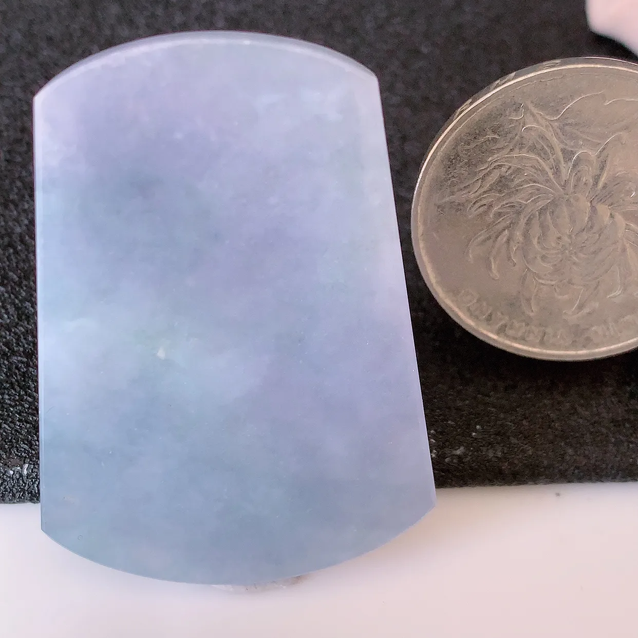 自然光实拍，水润紫罗兰翡翠平安无事牌吊坠，翡翠无事牌，平平安安，无事牌翠色灵动，佩戴平安时尚！#00.25