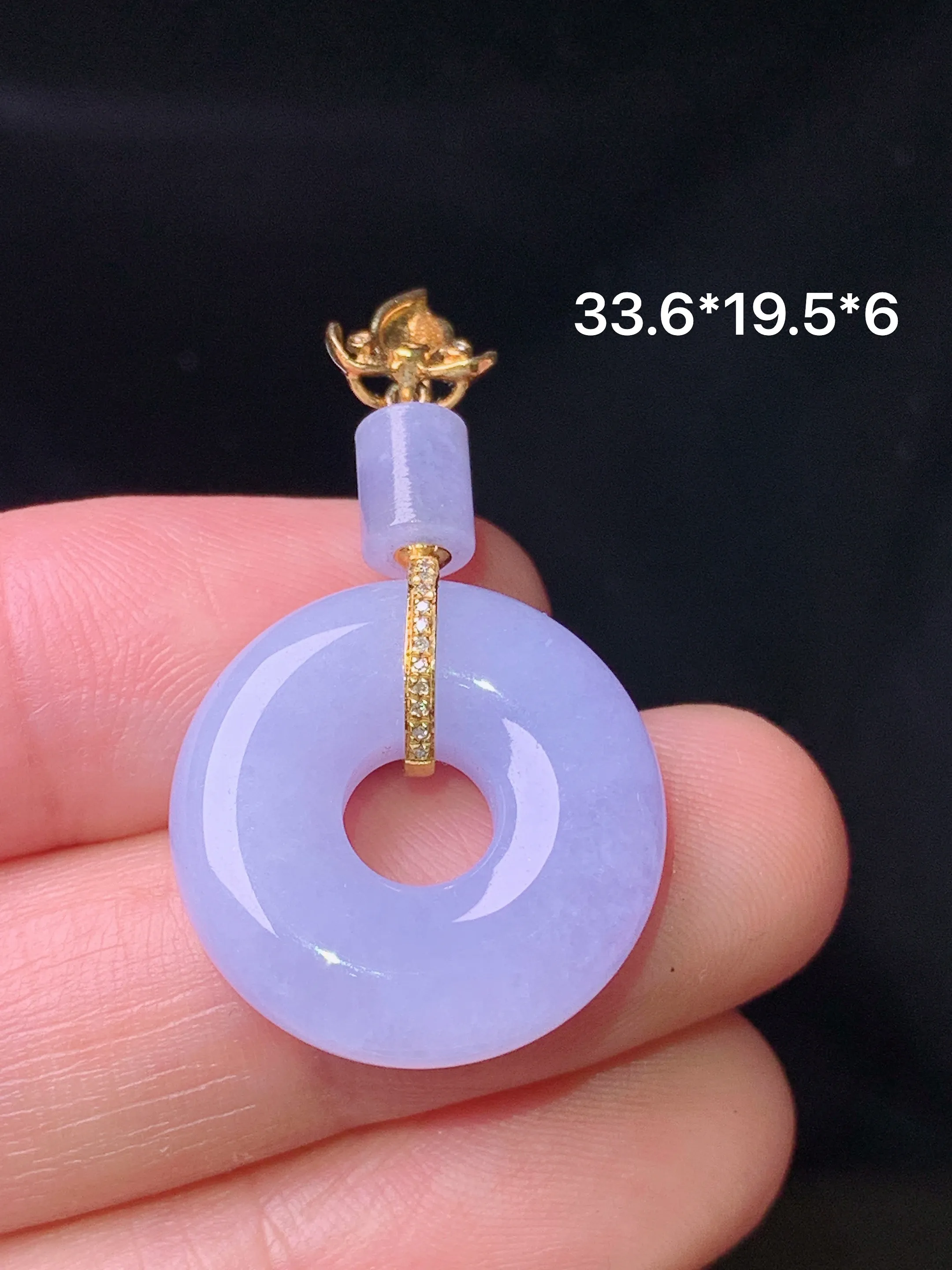 18k金钻镶嵌紫罗兰平安环吊坠 玉质细腻 色泽艳丽清新 整体尺寸33.6*29.5*6