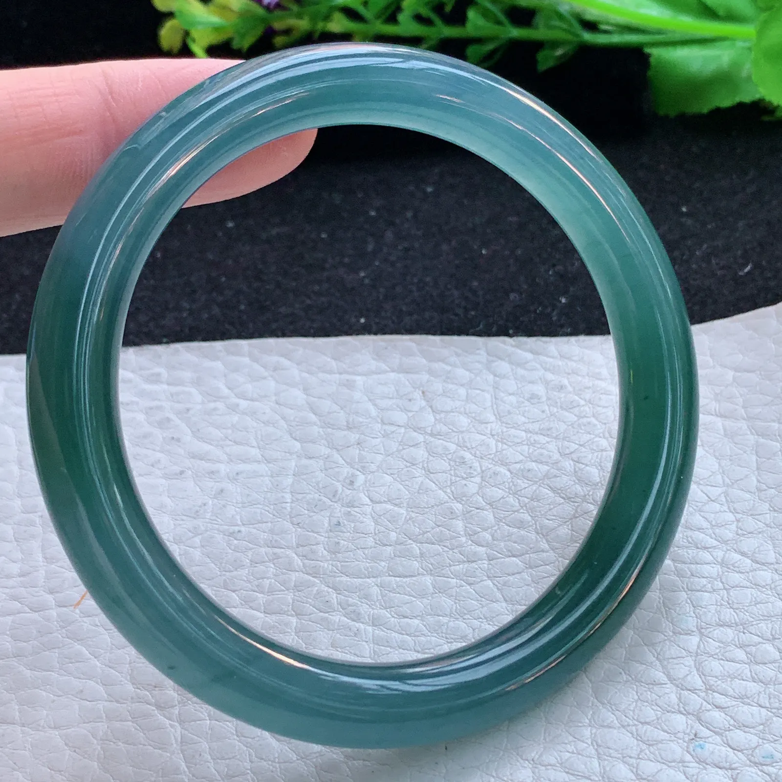 yh自然光57.5*8.8*8.6美人镯 翡翠a货玉手镯冰蓝圆条玉手环