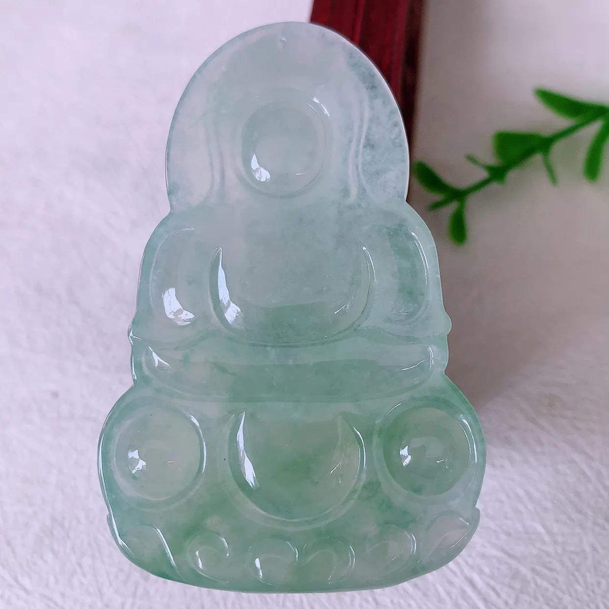 自然光实拍，大件冰种飘花翡翠观音菩萨吊坠，净瓶观音，冰透亮泽，美观亮丽，观音面相端庄#57.27