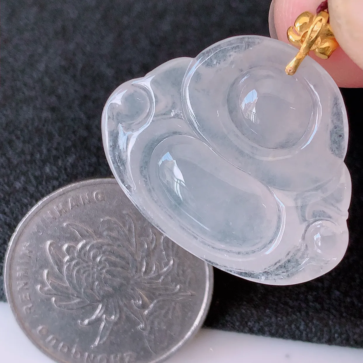 18K金镶嵌冰种翡翠佛公吊坠，种老水足，雕工精湛 ，寓意美好，佩戴时尚出众！#41.27整体27.5-裸裸28.5*23*5.6