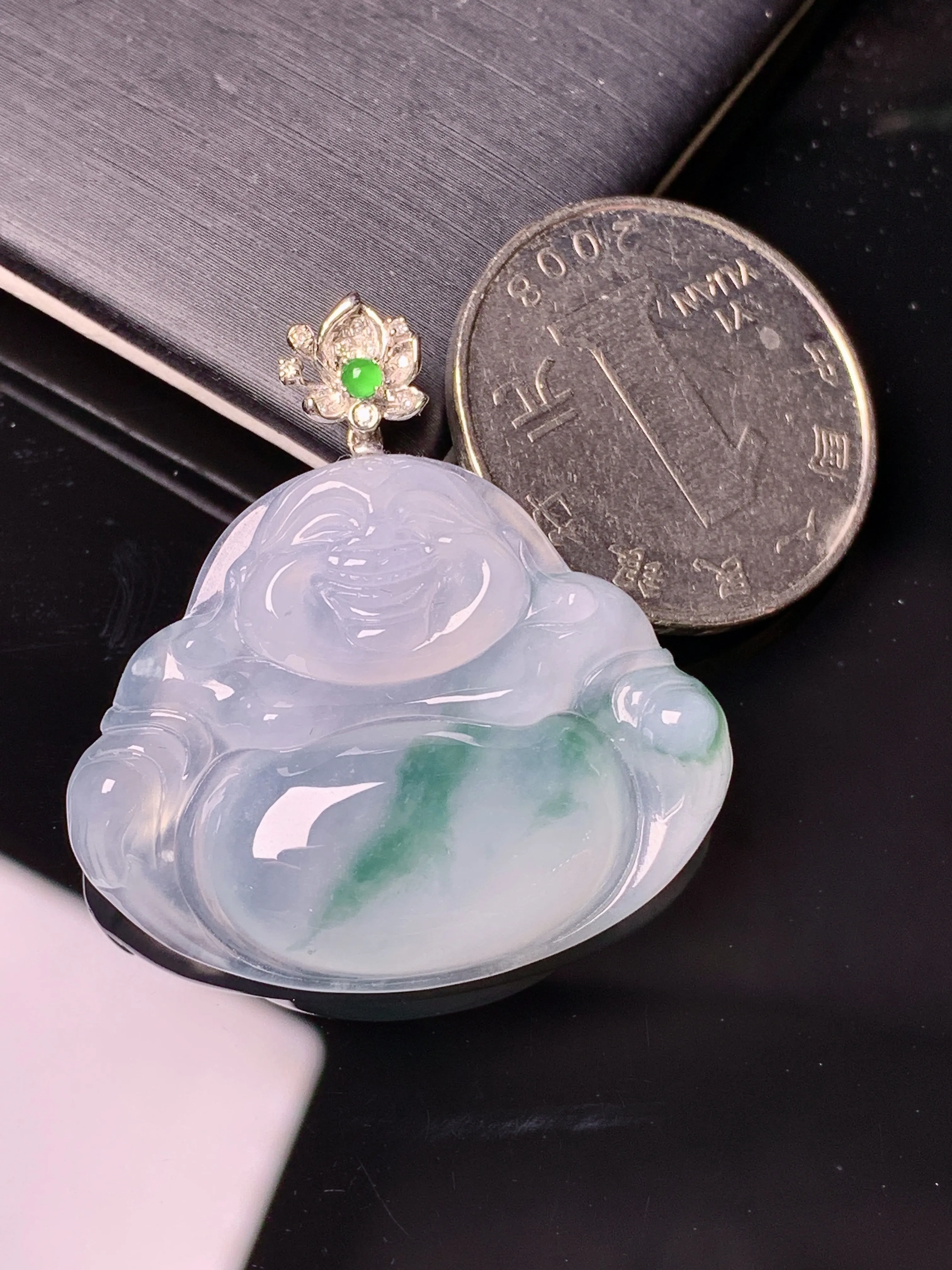 18k金钻镶嵌飘绿佛公吊坠 玉质细腻 色泽艳丽清新 整体尺寸35.2*33.2*6.2