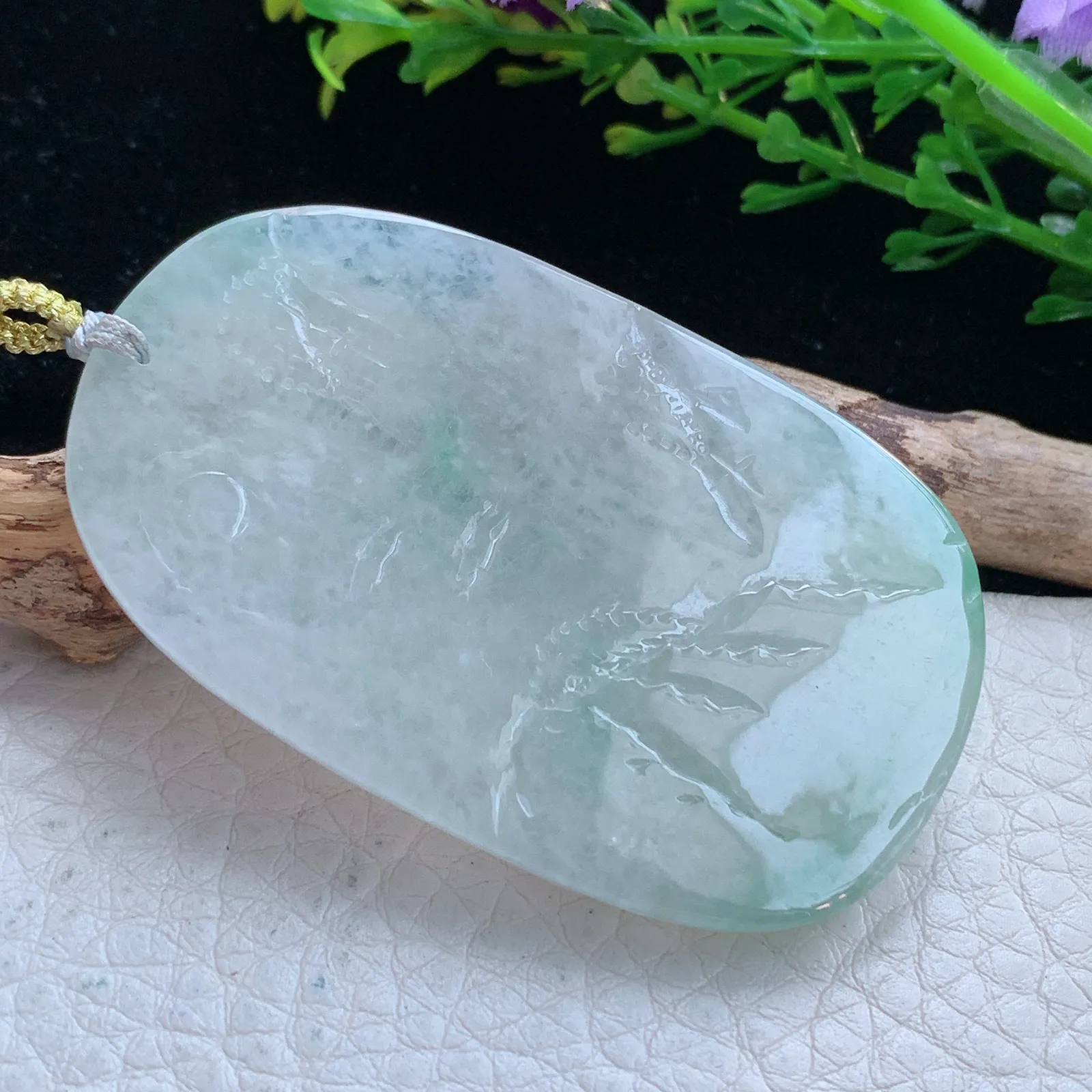 rp自然光56*33.8*6.8缅甸翡翠精雕清新冰润关二爷 关公玉吊坠 玉挂件