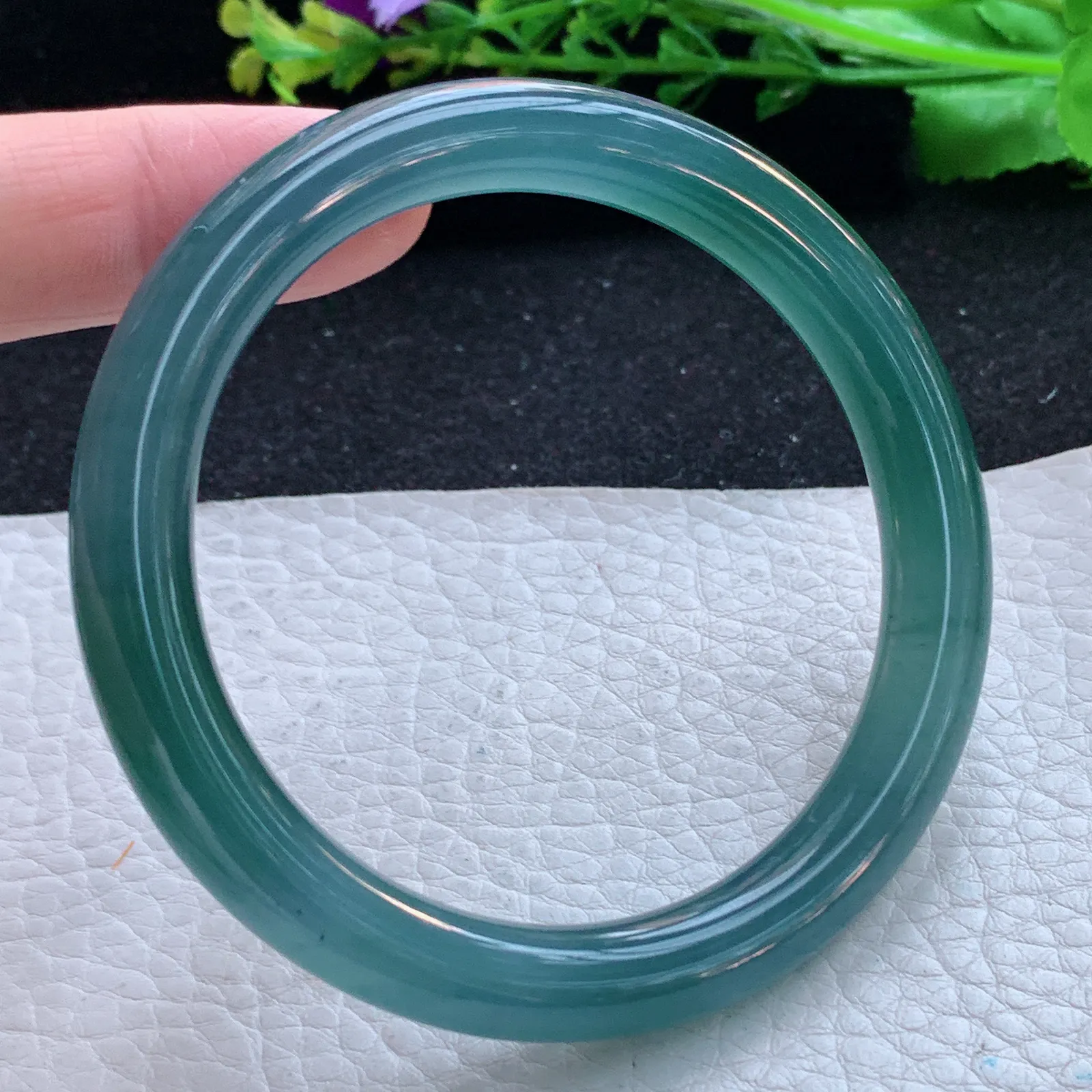 yh自然光57.5*8.8*8.6美人镯 翡翠a货玉手镯冰蓝圆条玉手环