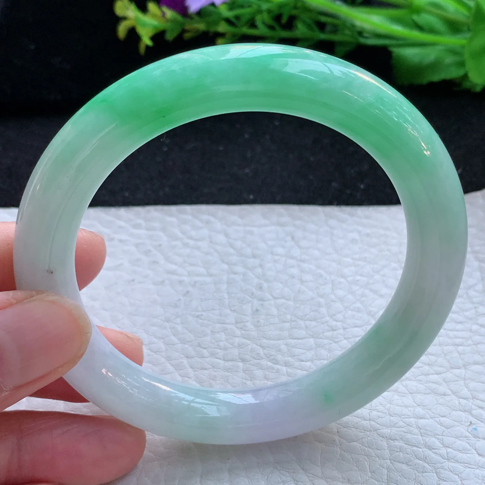 faa自然光58.5*10.8*10美人镯 缅甸翡翠a货玉手镯冰双彩双彩圆条玉手环