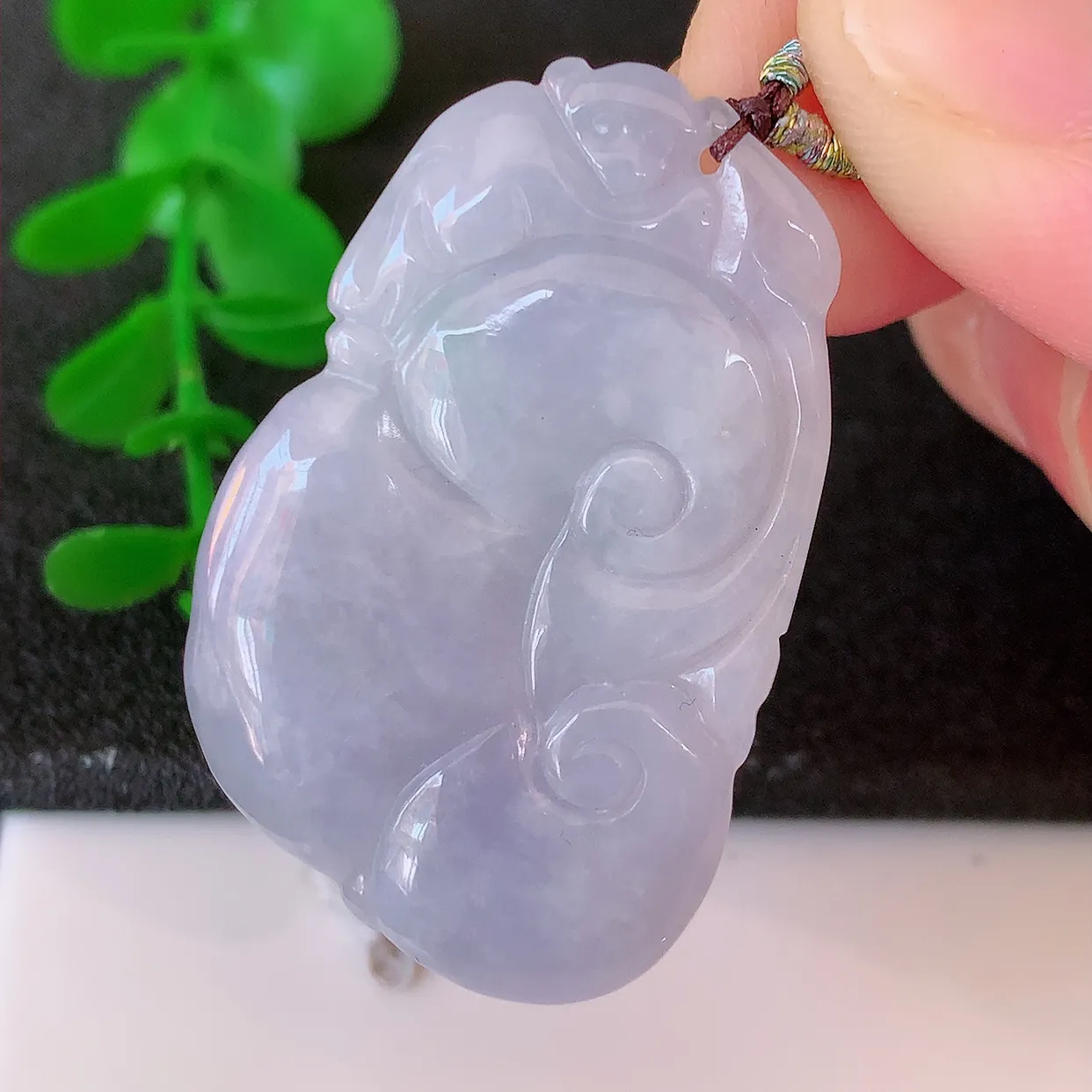 自然光实拍，冰润紫罗兰翡翠万事如意吊坠，种老水足，雕工精湛 ，寓意美好，佩戴时尚出众！#57.25