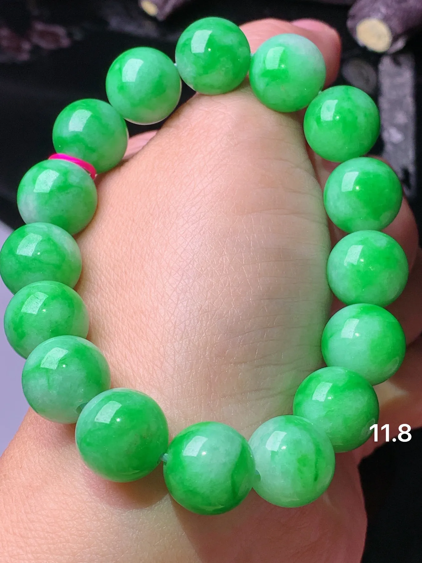 果绿圆珠手链 玉质细腻 色泽艳丽清新 整体尺寸11.8