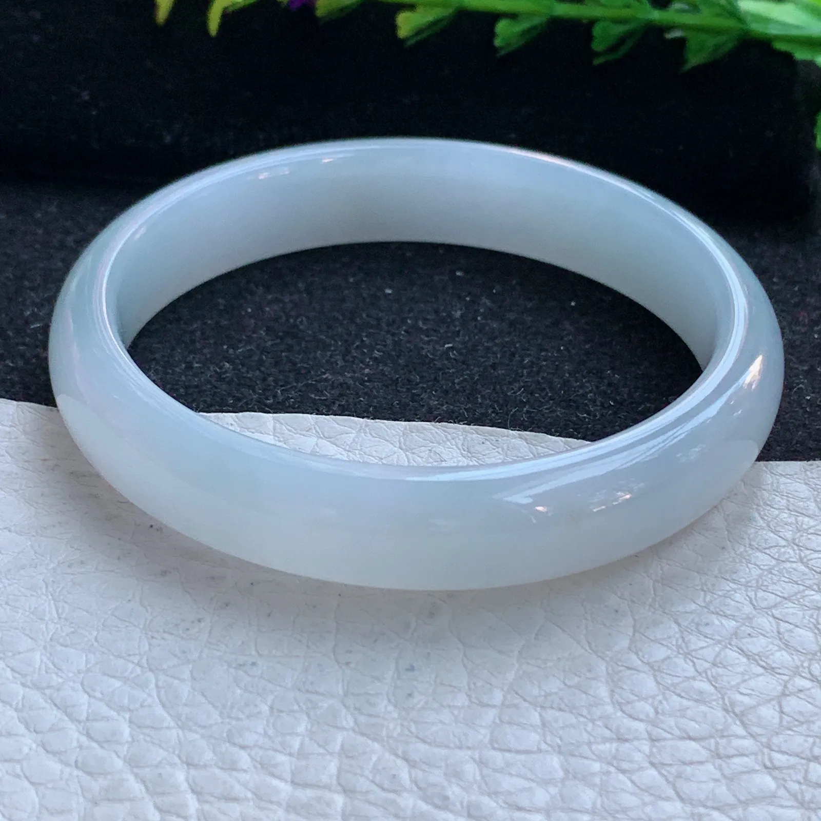 n自然光54*11*6.2平安镯 缅甸翡翠a货玉手镯冰纯秀气宽边玉手环