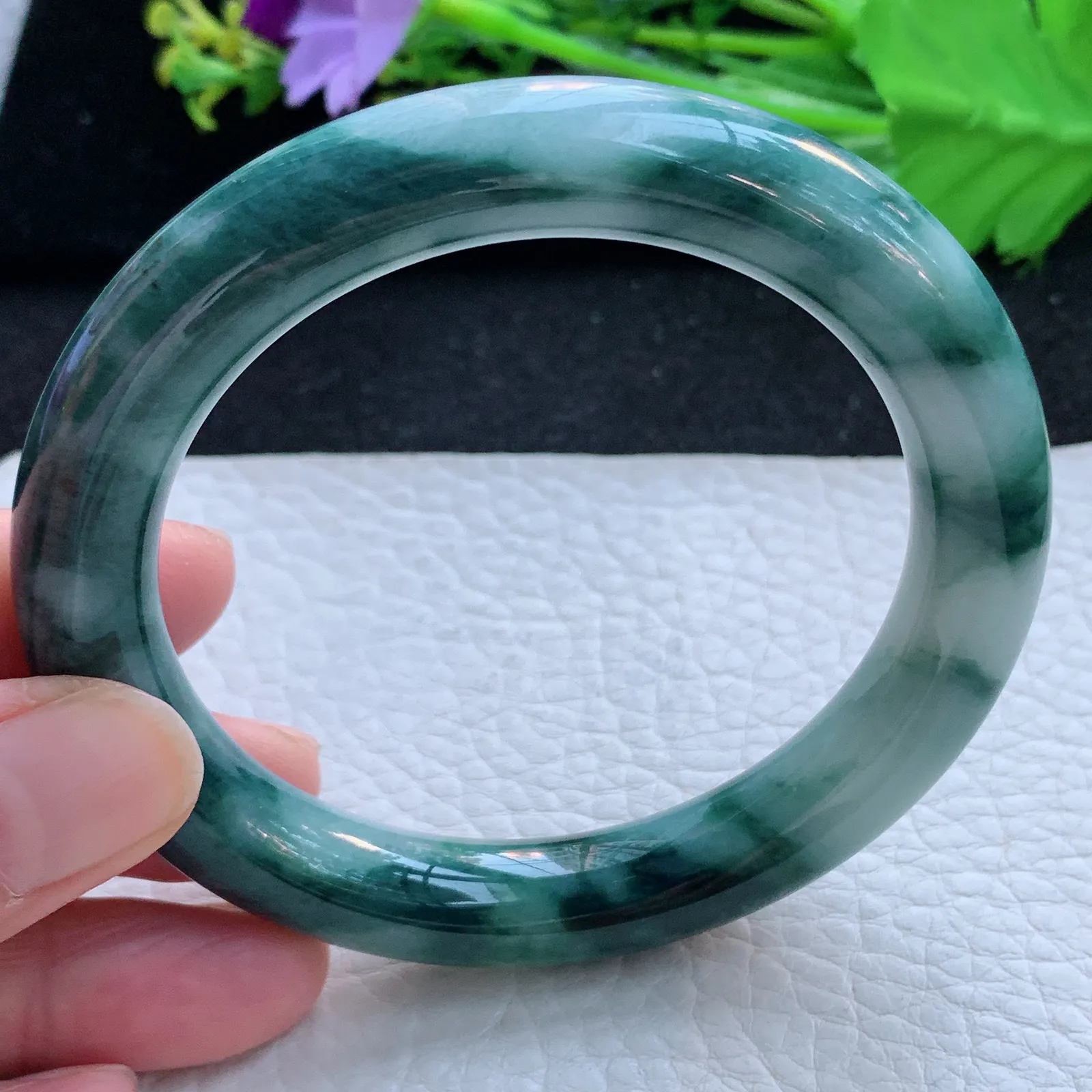 js自然光59*11.2*10.2美人镯 缅甸翡翠a货玉手镯蓝韵圆条玉手环