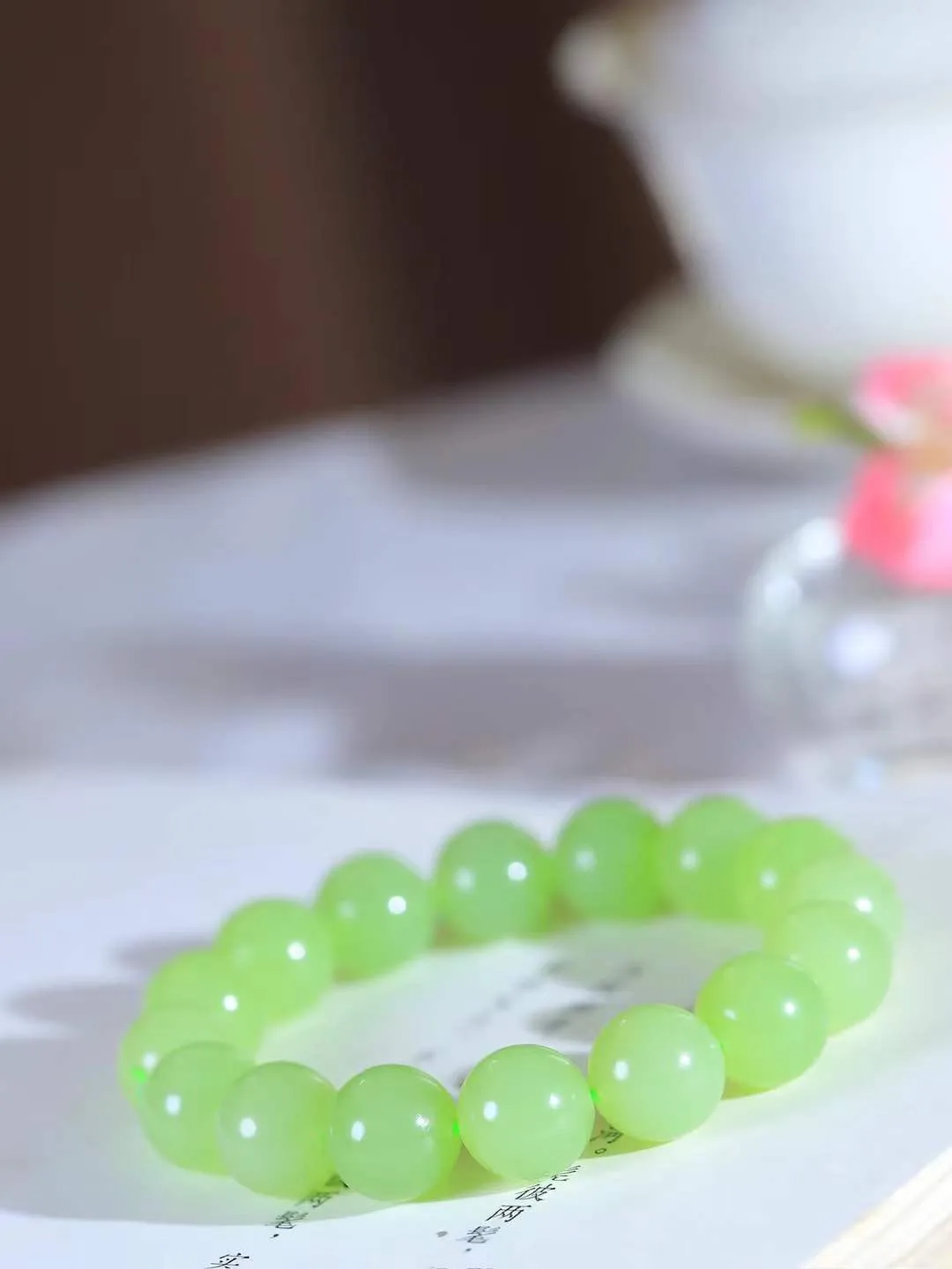 【珠圆玉润.手串】

精品️和田玉翠绿色珠圆玉润手串 玉质温润细腻  整串打磨圆润，佩戴舒适。珠珠