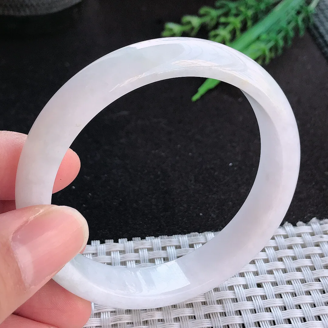 天然A货翡翠58.5/13.5/7.1老坑秀气冰润飘绿手镯宽边玉手镯